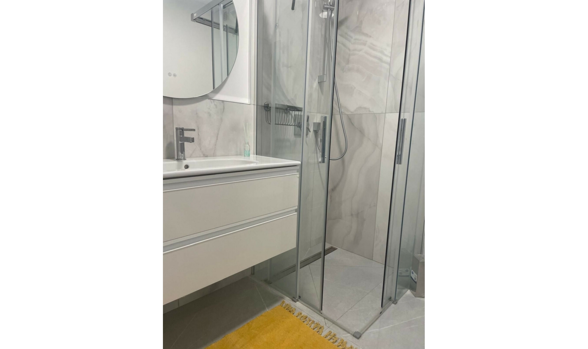 Resale - House -
Cerros del Aguila