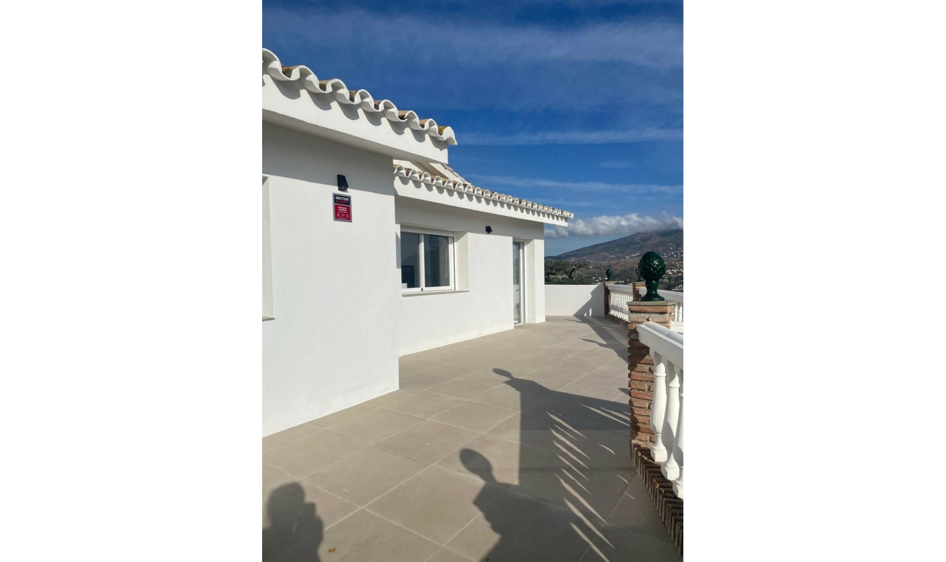 Resale - House -
Cerros del Aguila