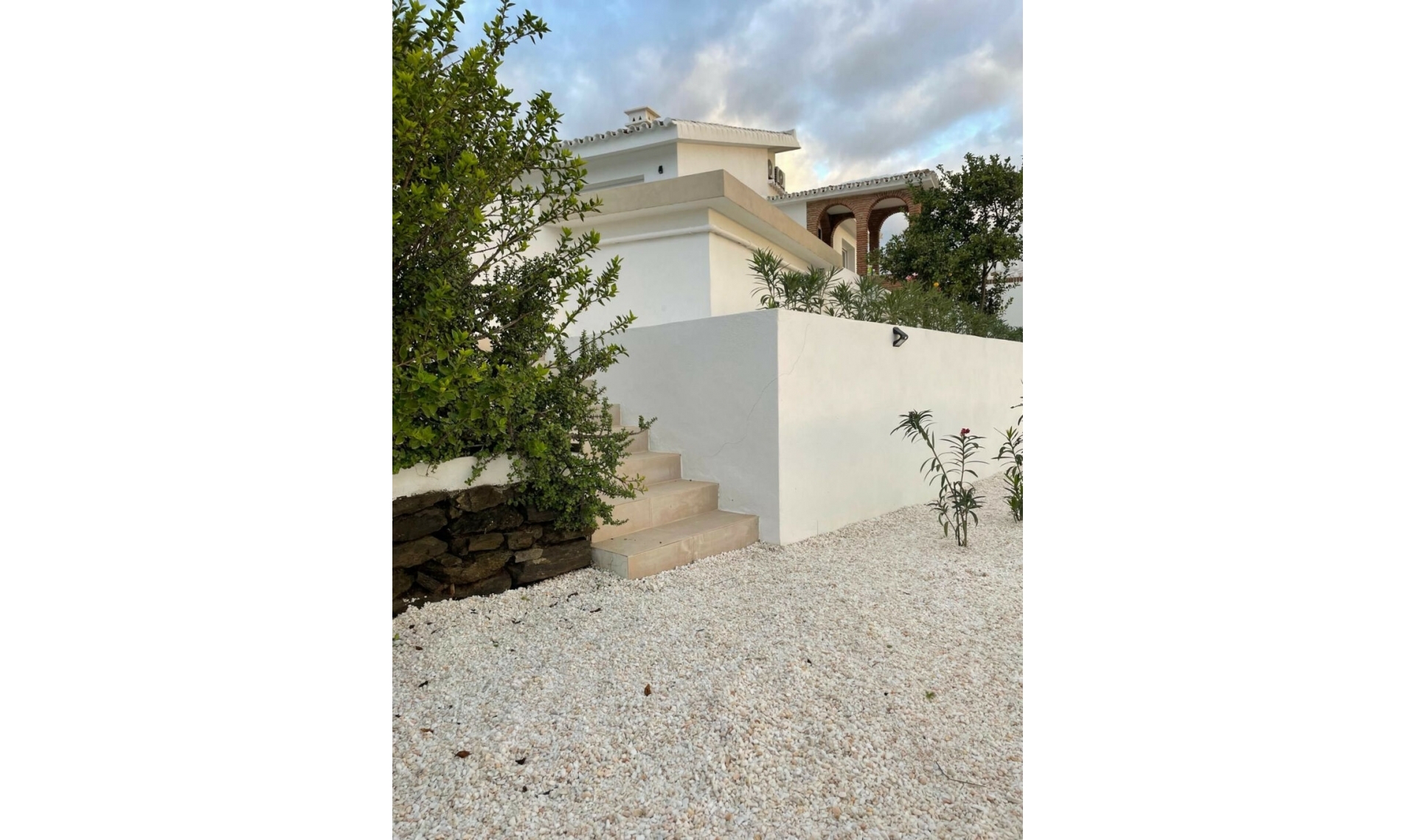 Resale - House -
Cerros del Aguila