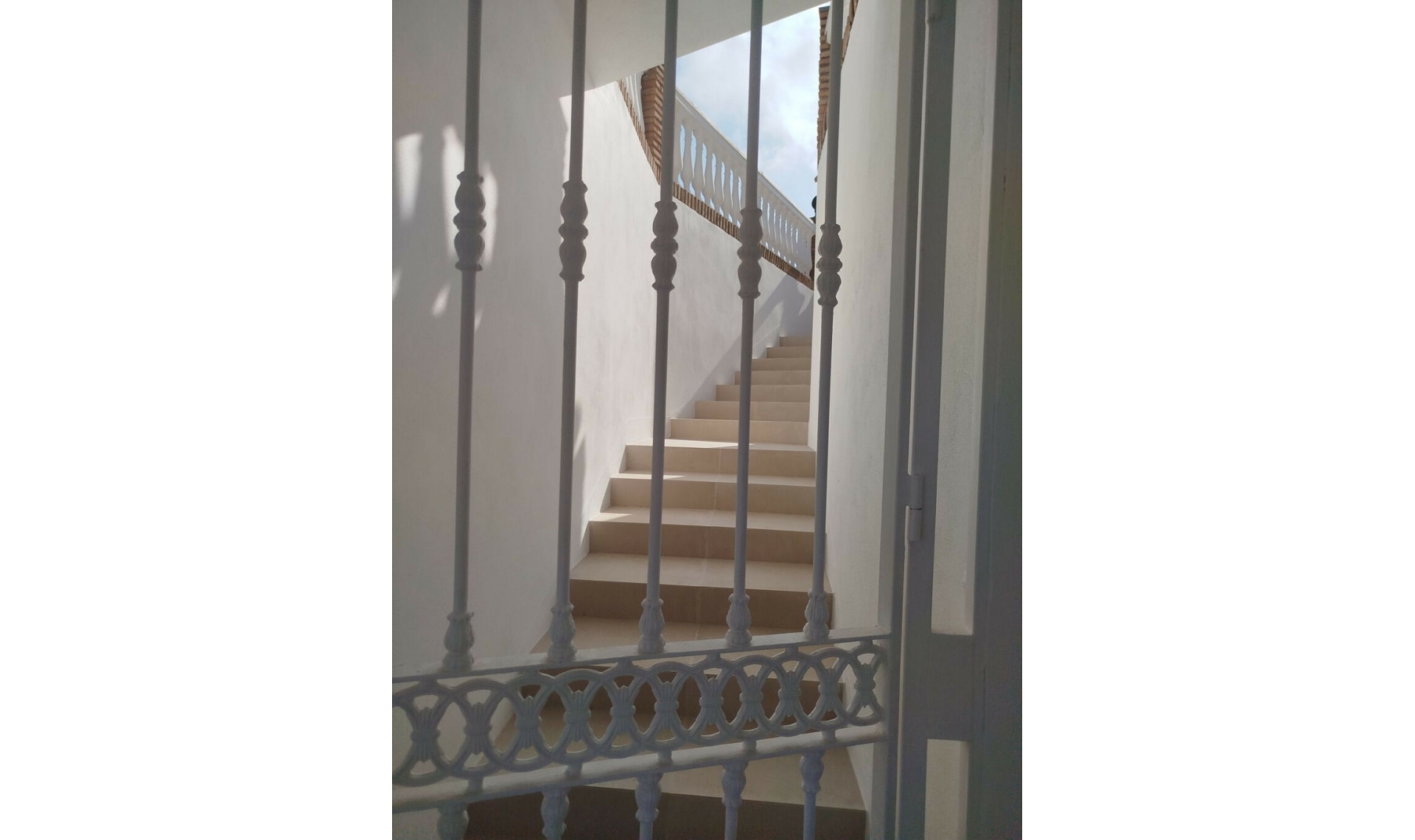 Resale - House -
Cerros del Aguila