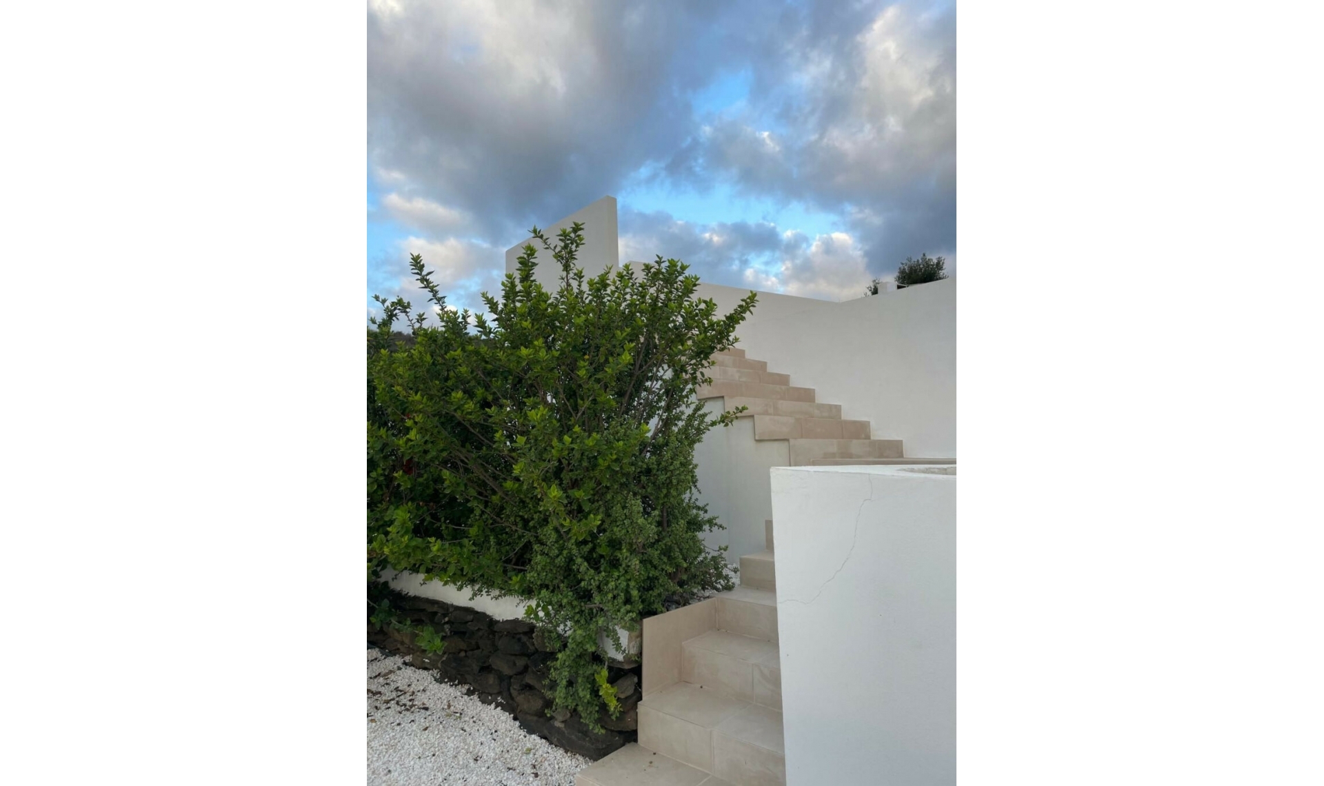 Resale - House -
Cerros del Aguila