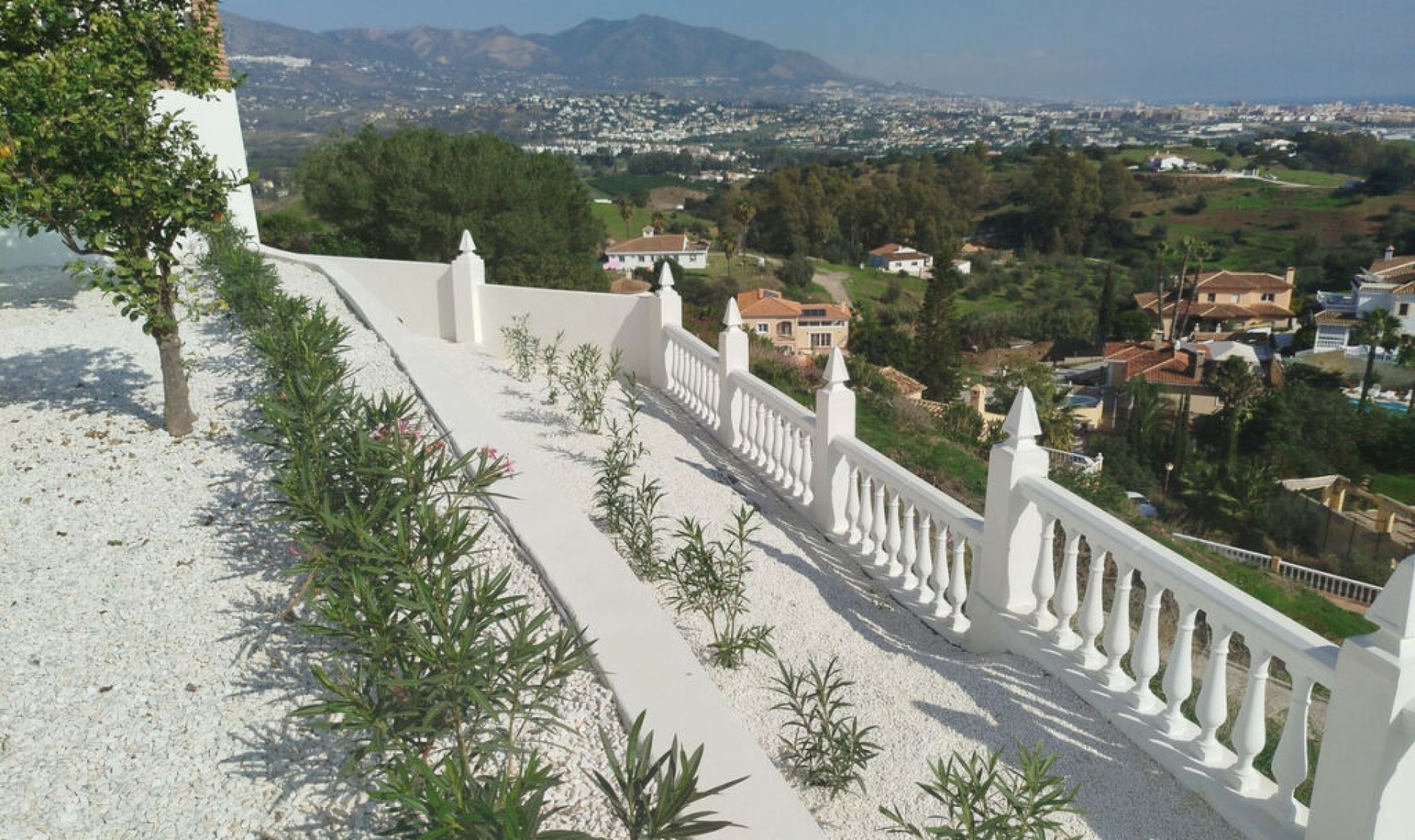 Resale - House -
Cerros del Aguila