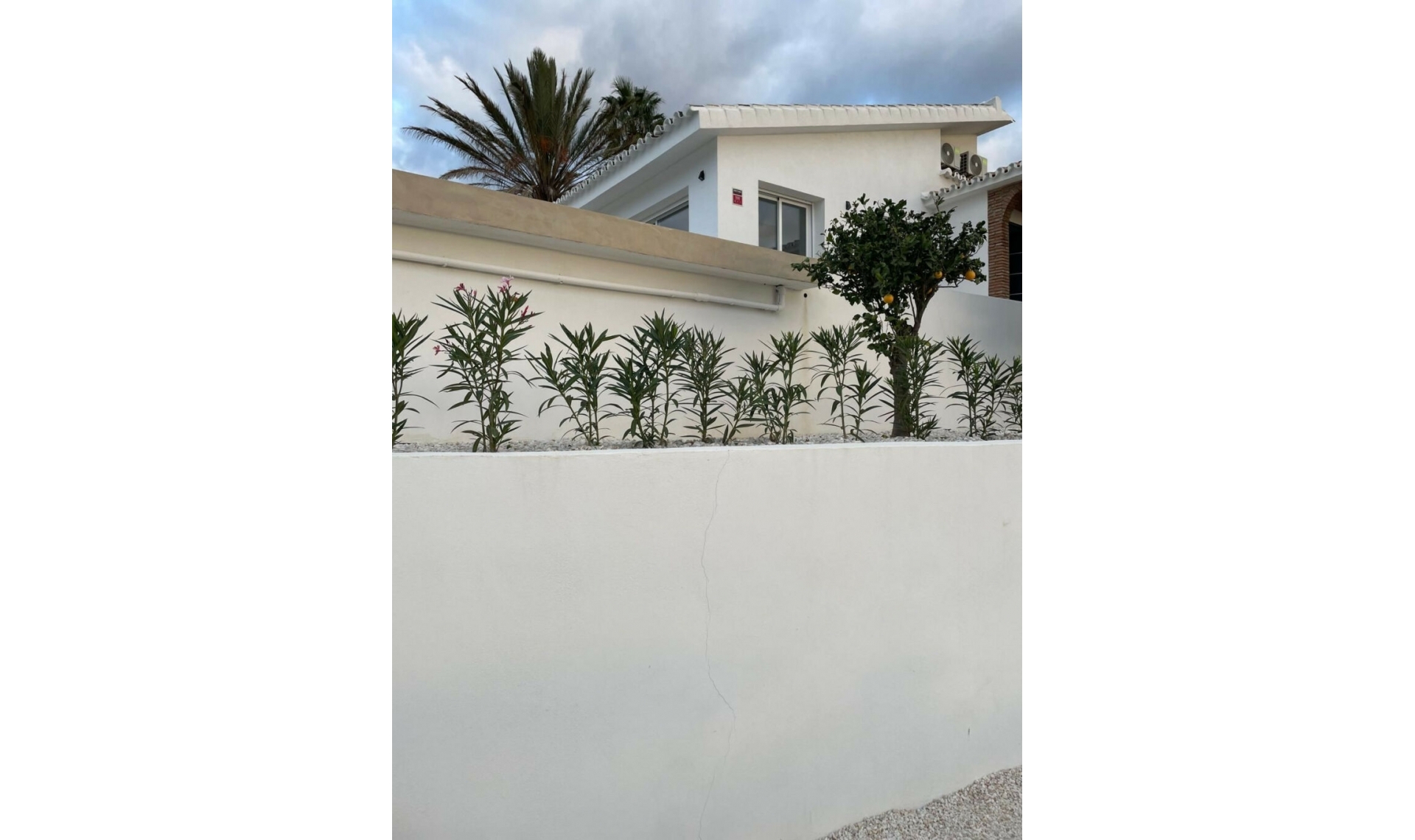 Resale - House -
Cerros del Aguila