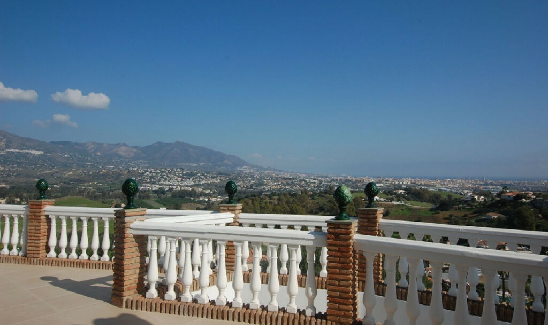 Resale - House -
Cerros del Aguila