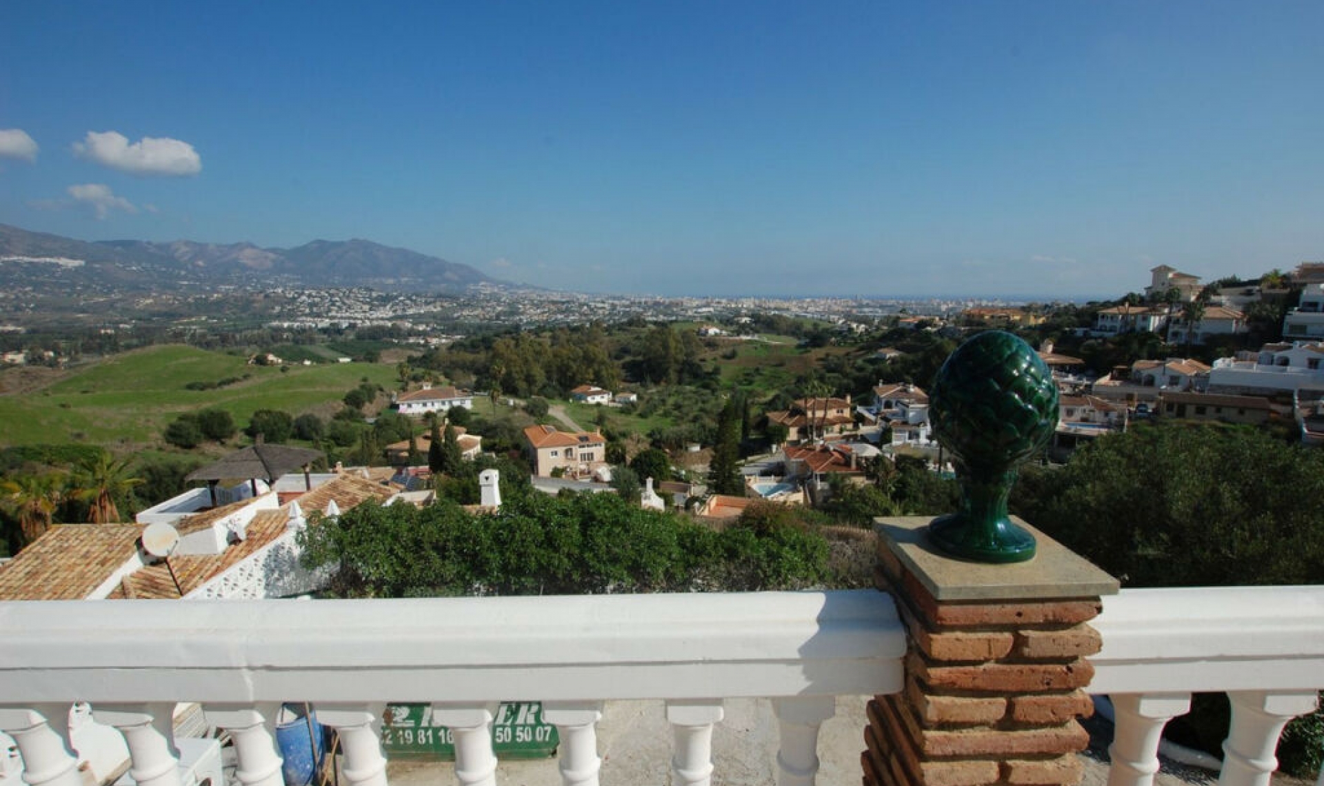 Resale - House -
Cerros del Aguila