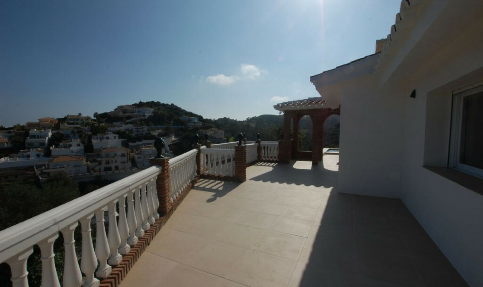 Resale - House -
Cerros del Aguila