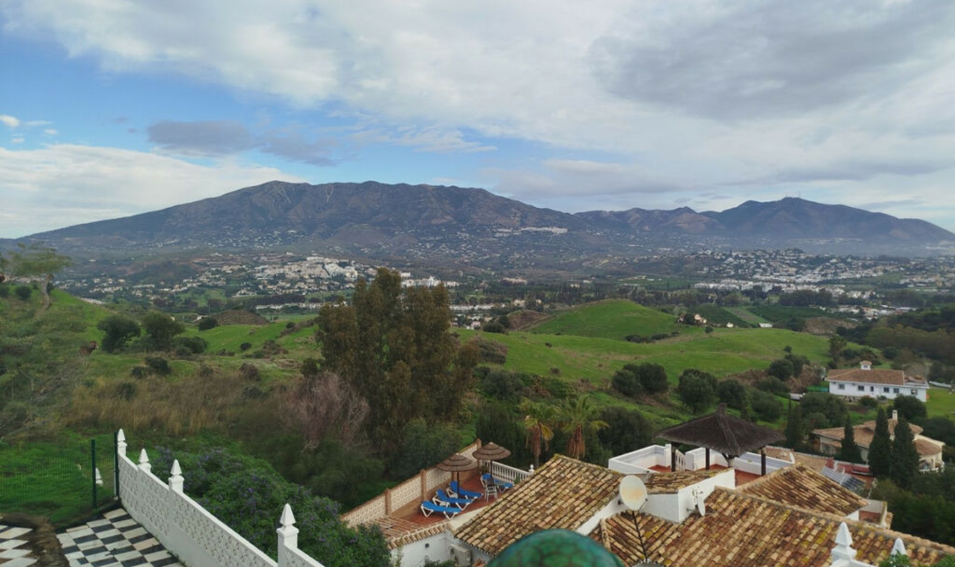 Resale - House -
Cerros del Aguila