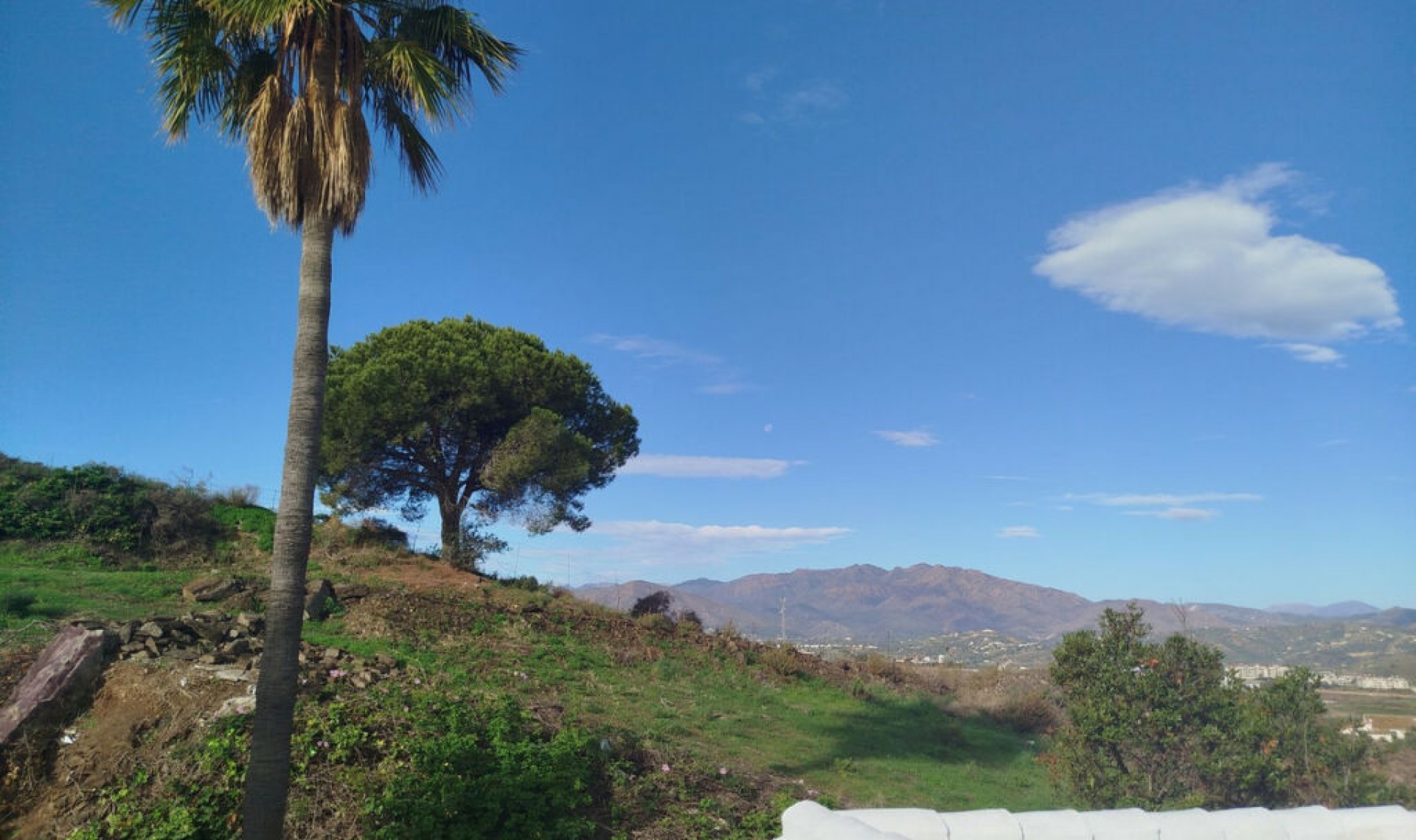 Resale - House -
Cerros del Aguila