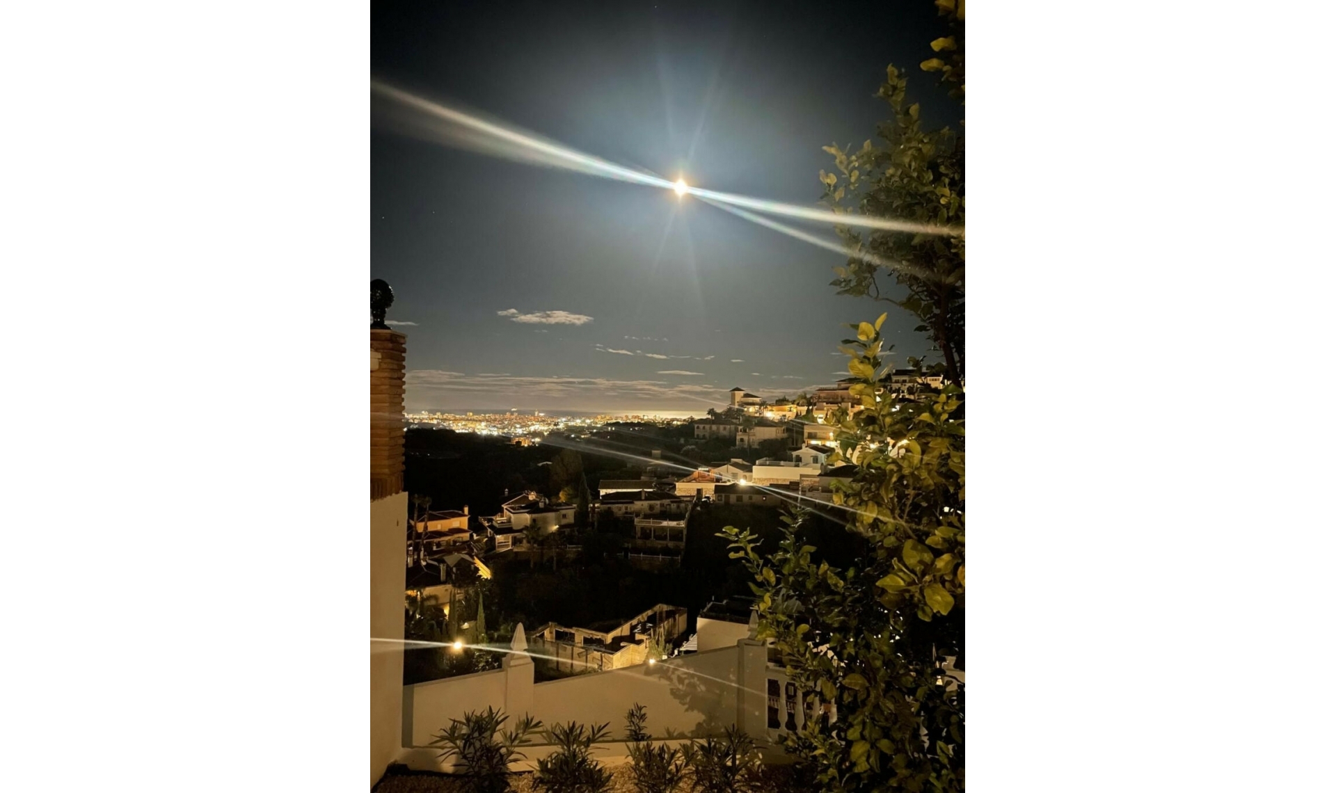 Resale - House -
Cerros del Aguila