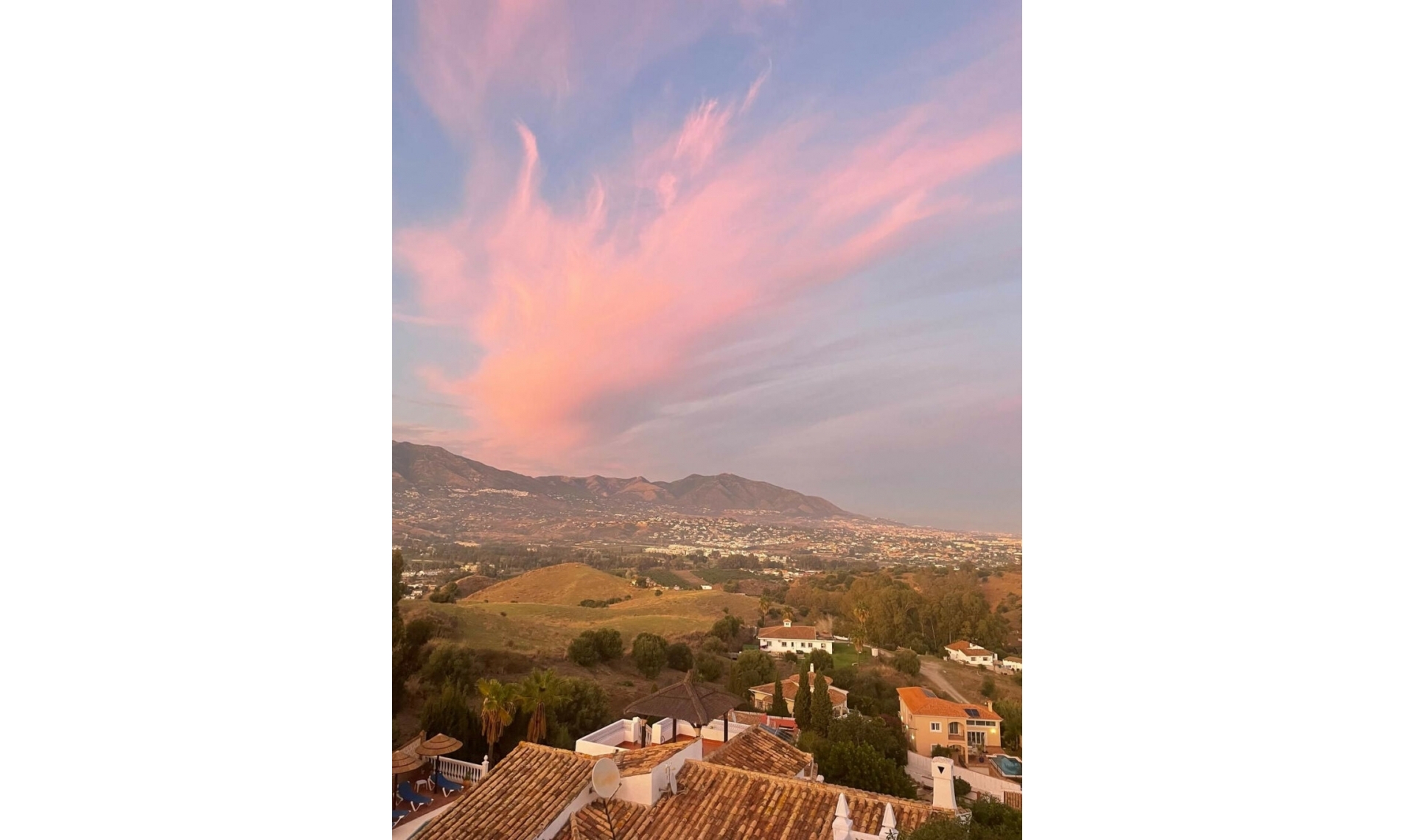 Resale - House -
Cerros del Aguila