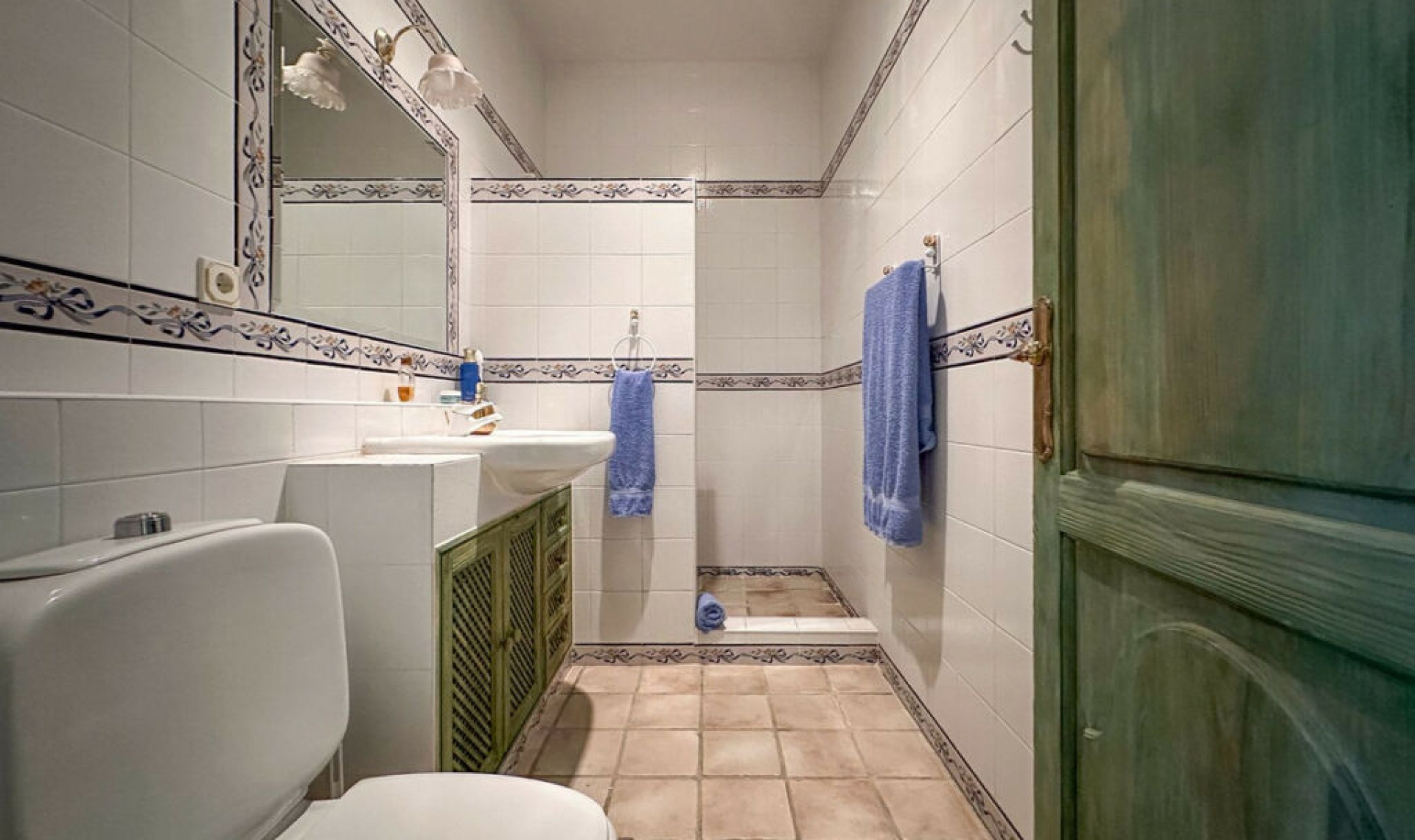 Resale - House -
Cerros del Aguila