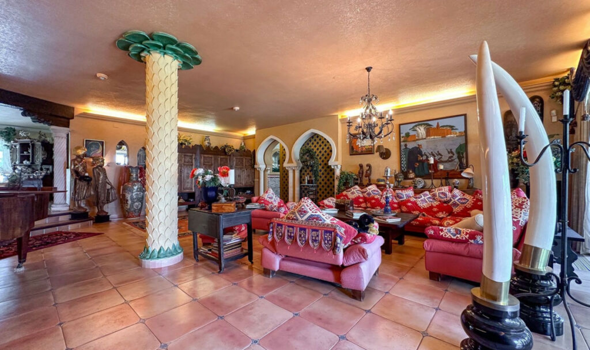 Resale - House -
Cerros del Aguila