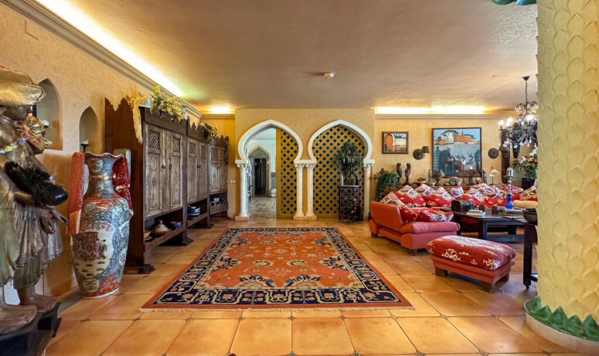 Resale - House -
Cerros del Aguila