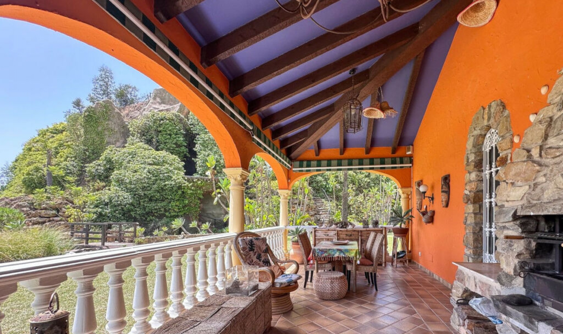 Resale - House -
Cerros del Aguila