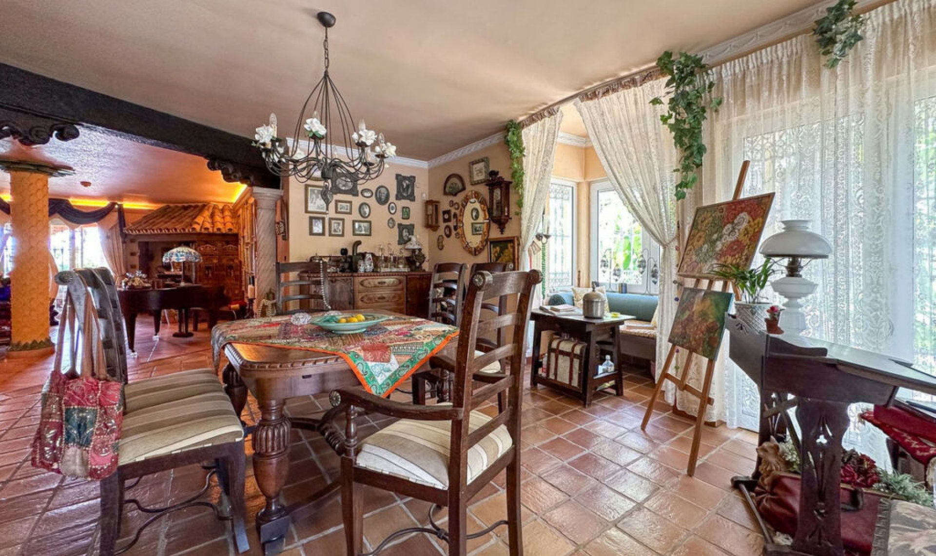 Resale - House -
Cerros del Aguila