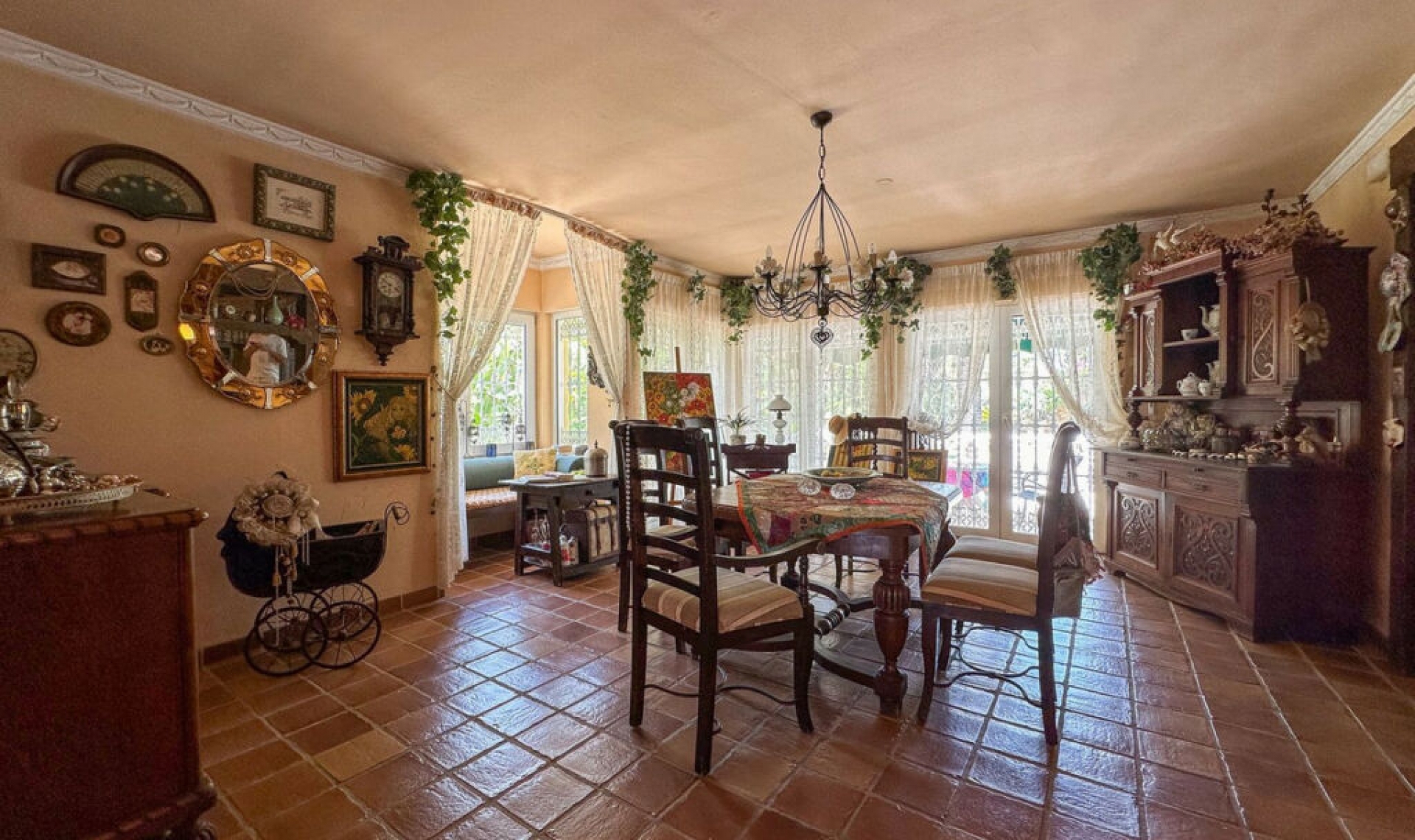 Resale - House -
Cerros del Aguila