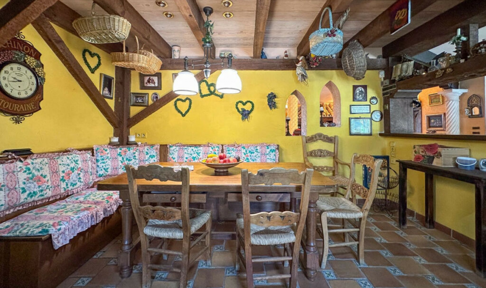 Resale - House -
Cerros del Aguila