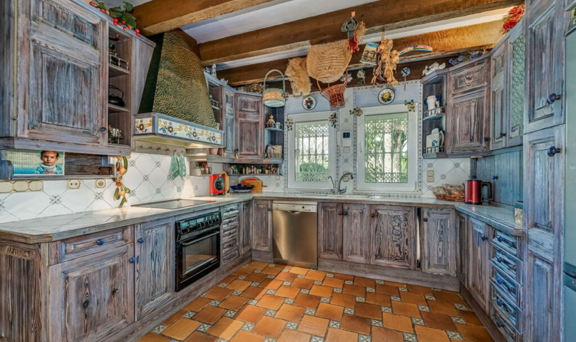 Resale - House -
Cerros del Aguila