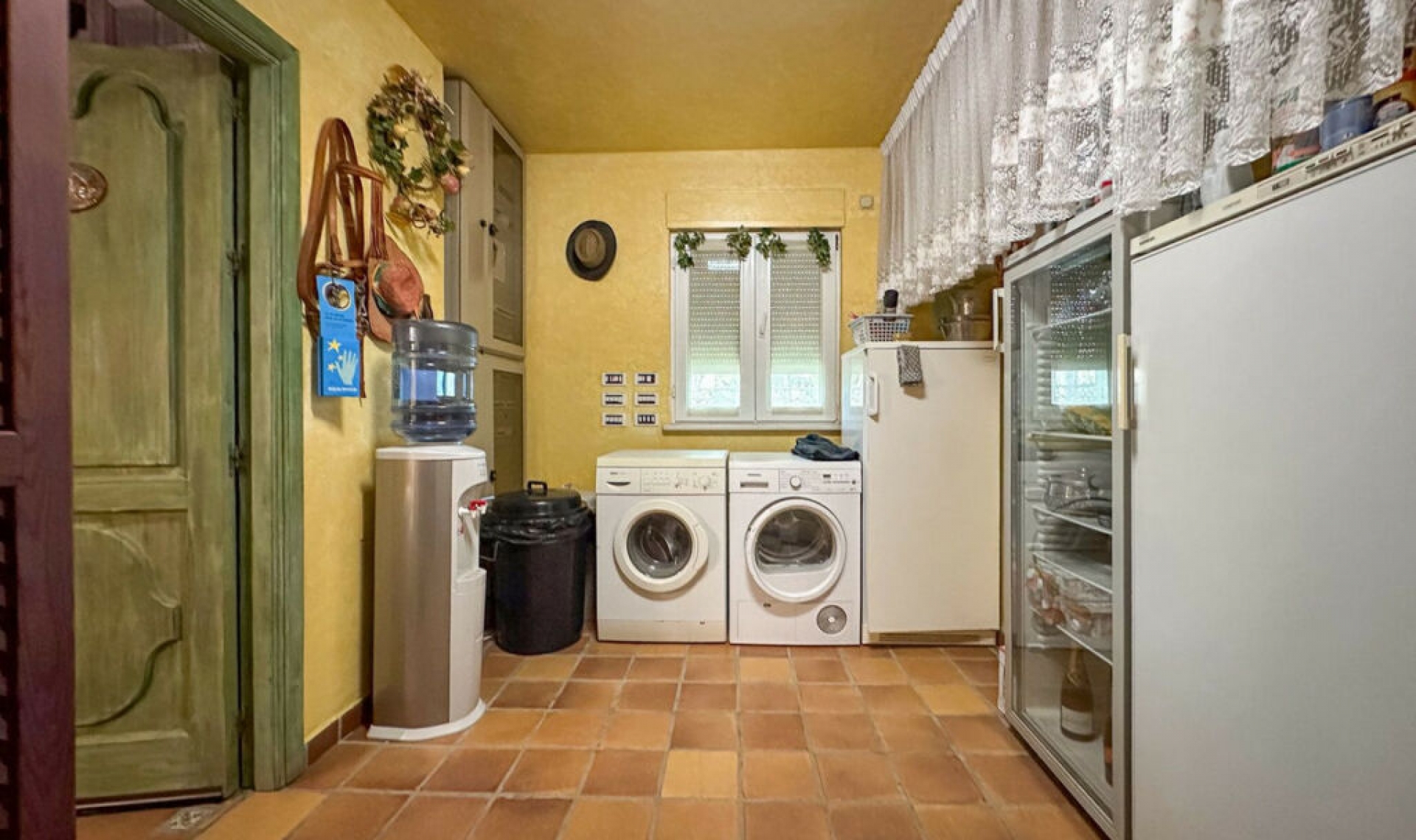 Resale - House -
Cerros del Aguila