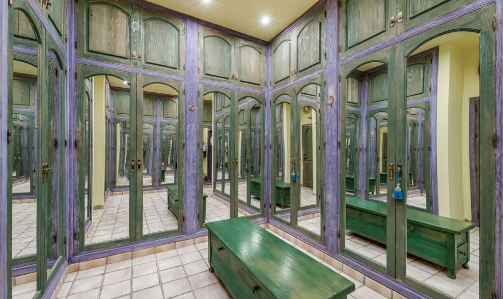 Resale - House -
Cerros del Aguila