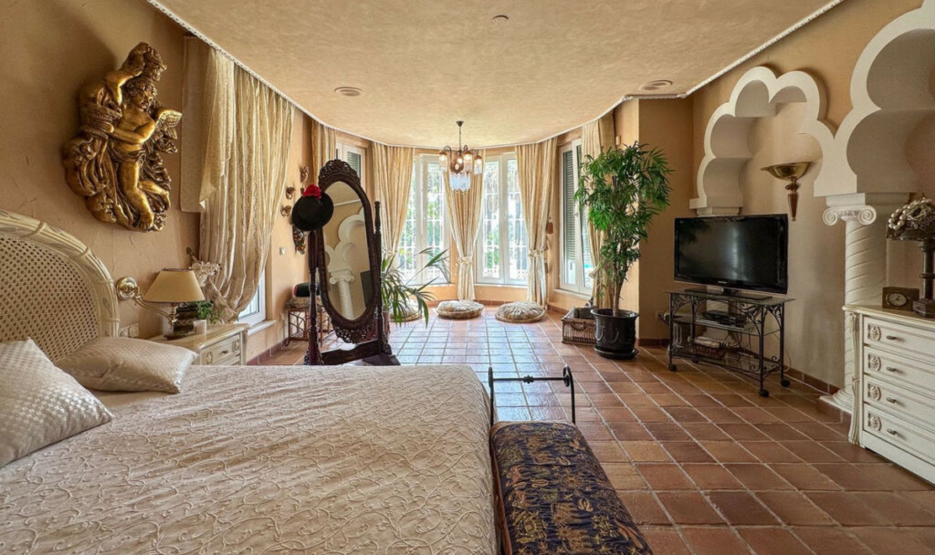 Resale - House -
Cerros del Aguila