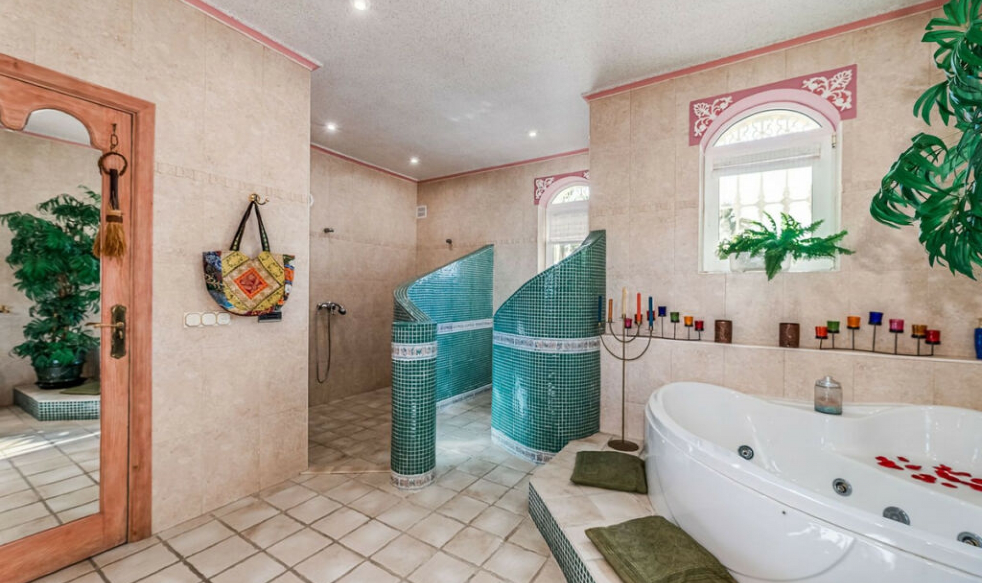 Resale - House -
Cerros del Aguila