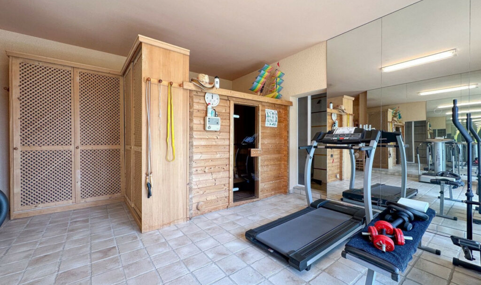 Resale - House -
Cerros del Aguila