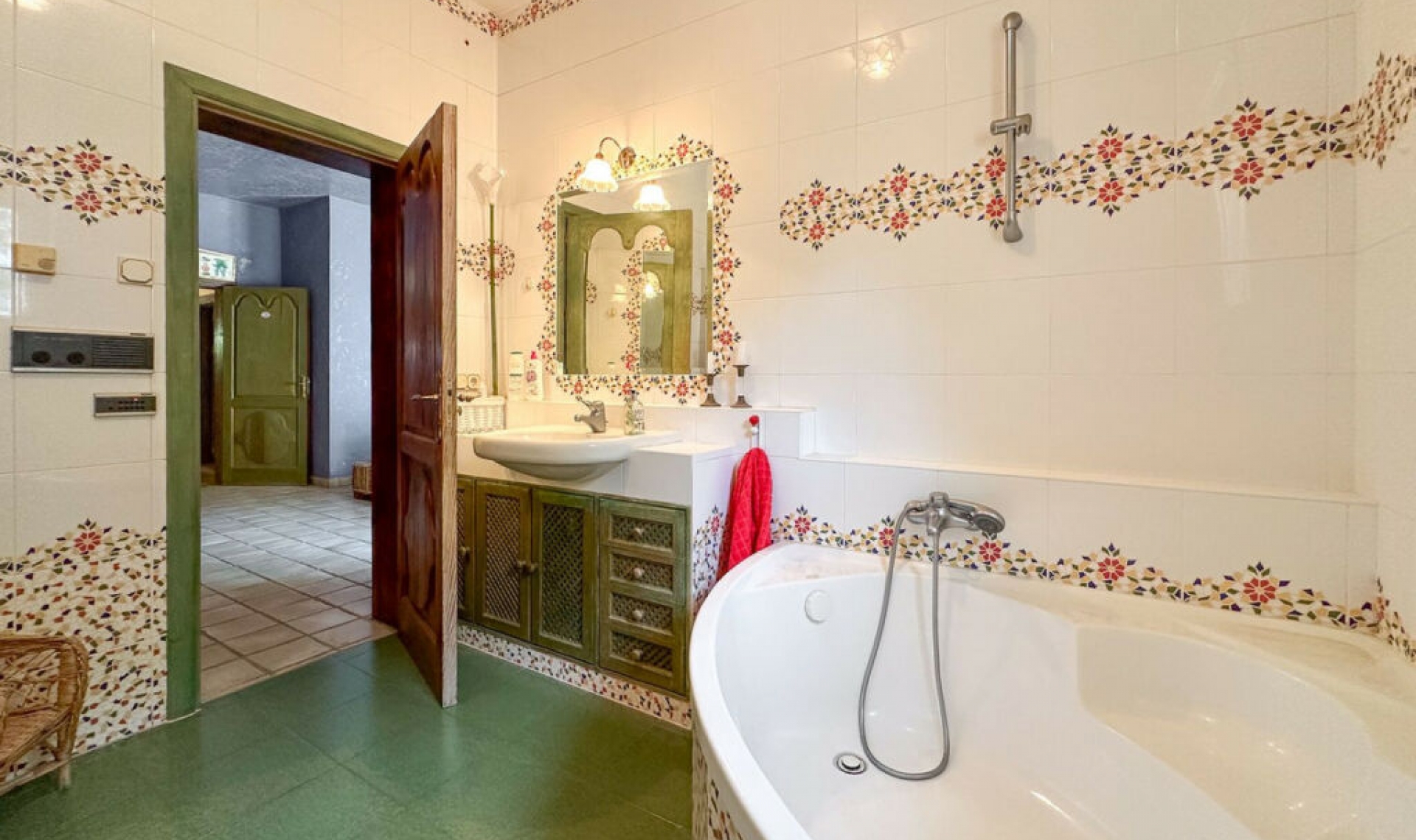 Resale - House -
Cerros del Aguila