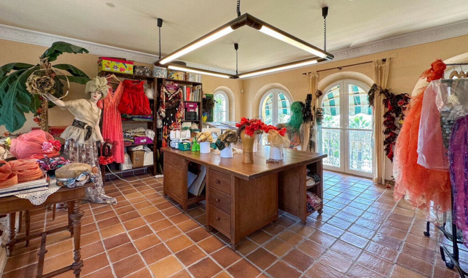 Resale - House -
Cerros del Aguila