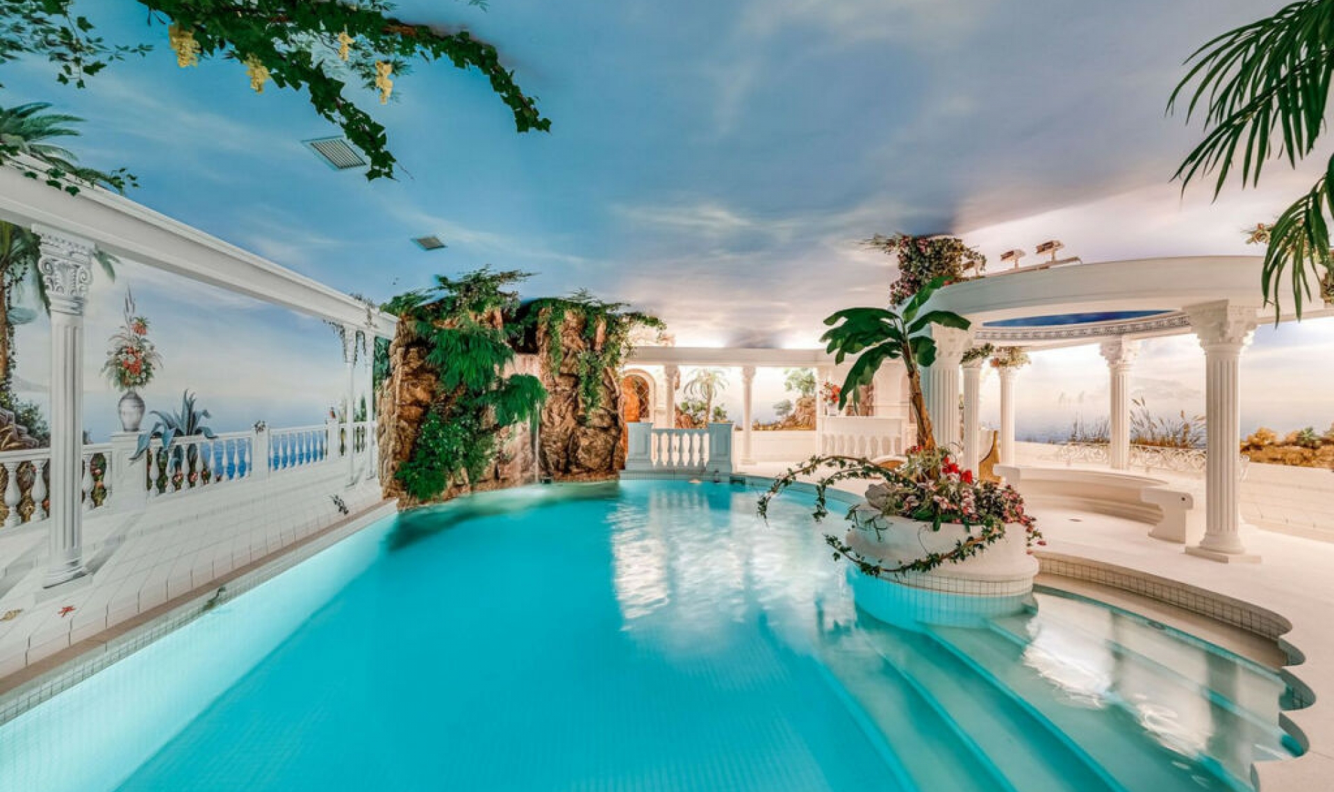 Resale - House -
Cerros del Aguila