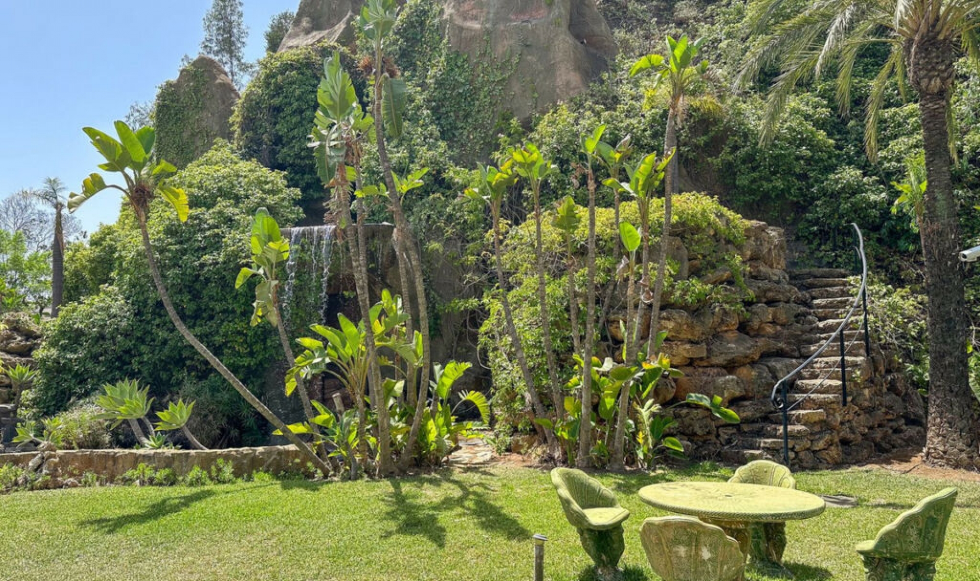 Resale - House -
Cerros del Aguila