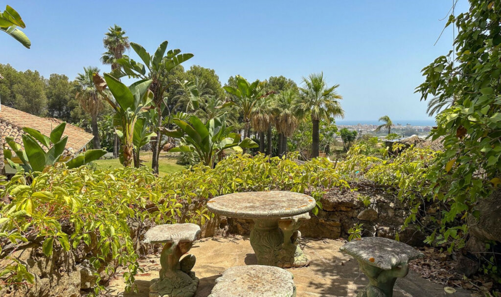 Resale - House -
Cerros del Aguila