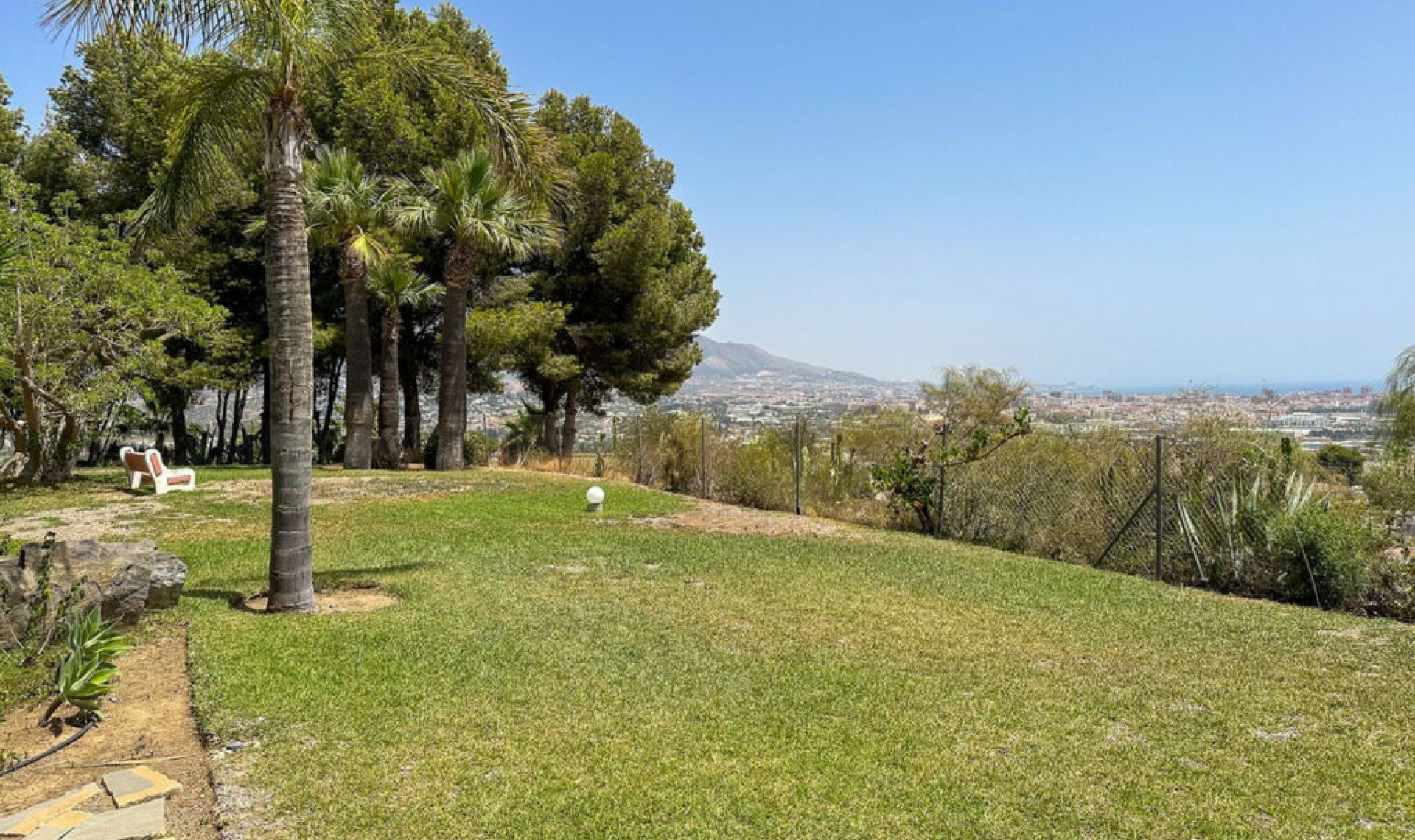 Resale - House -
Cerros del Aguila