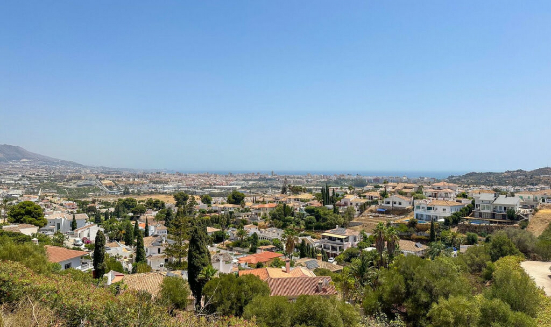 Resale - House -
Cerros del Aguila