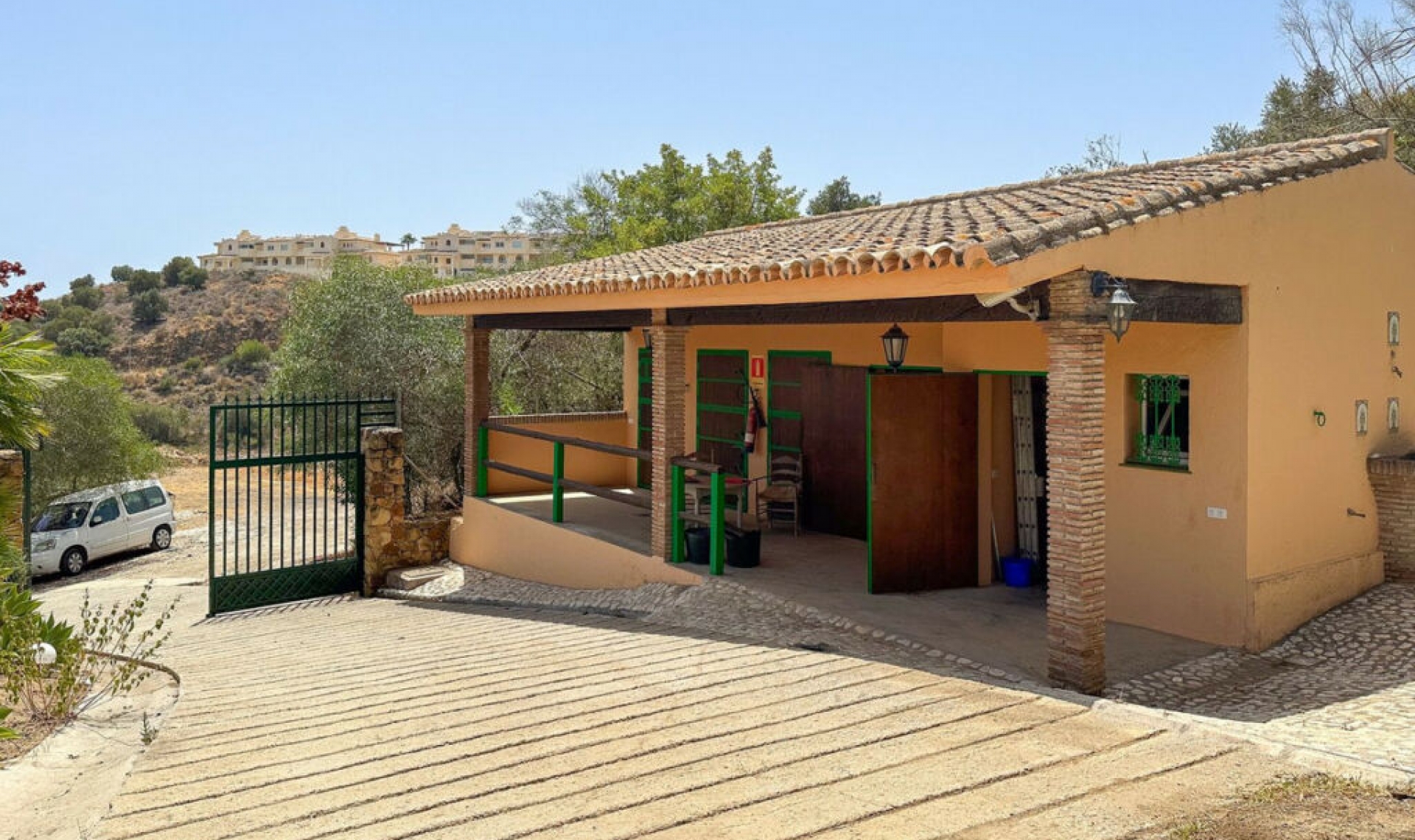 Resale - House -
Cerros del Aguila