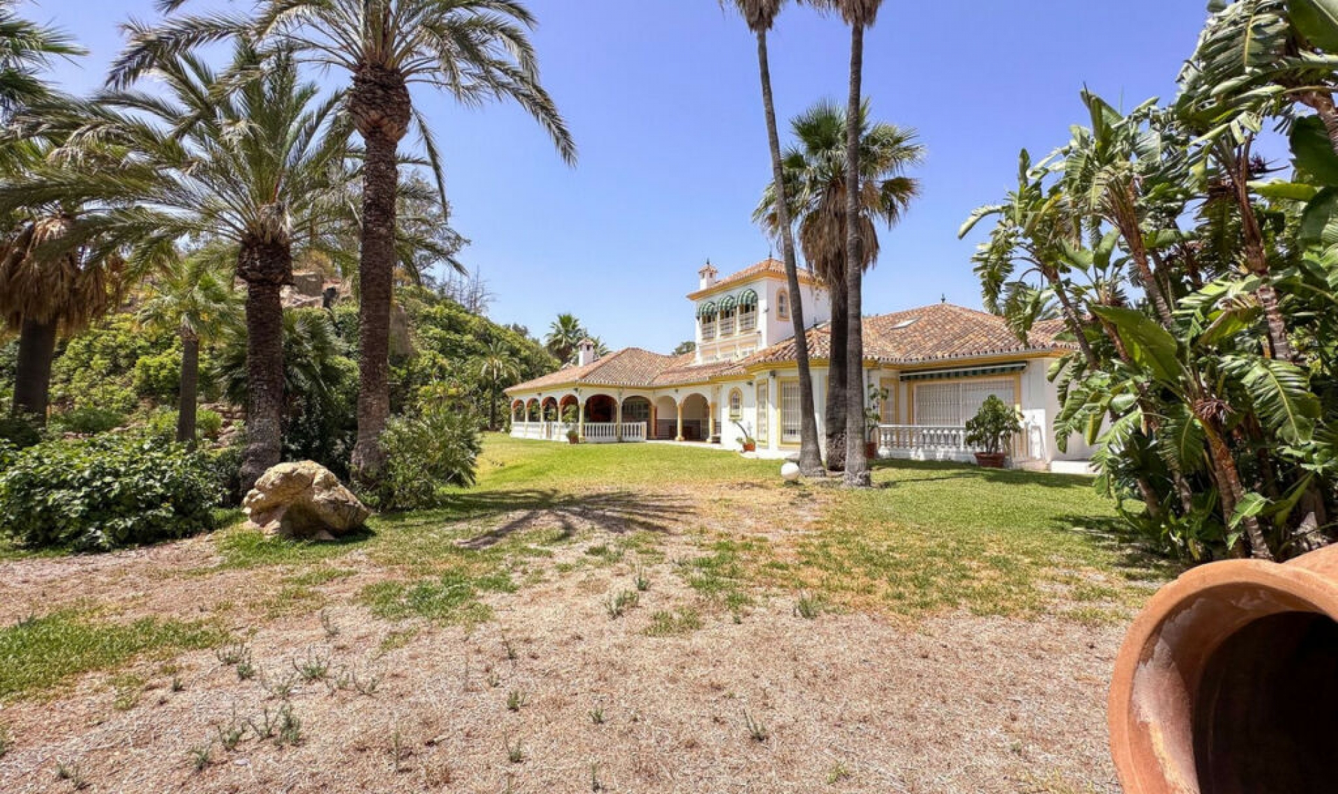 Resale - House -
Cerros del Aguila