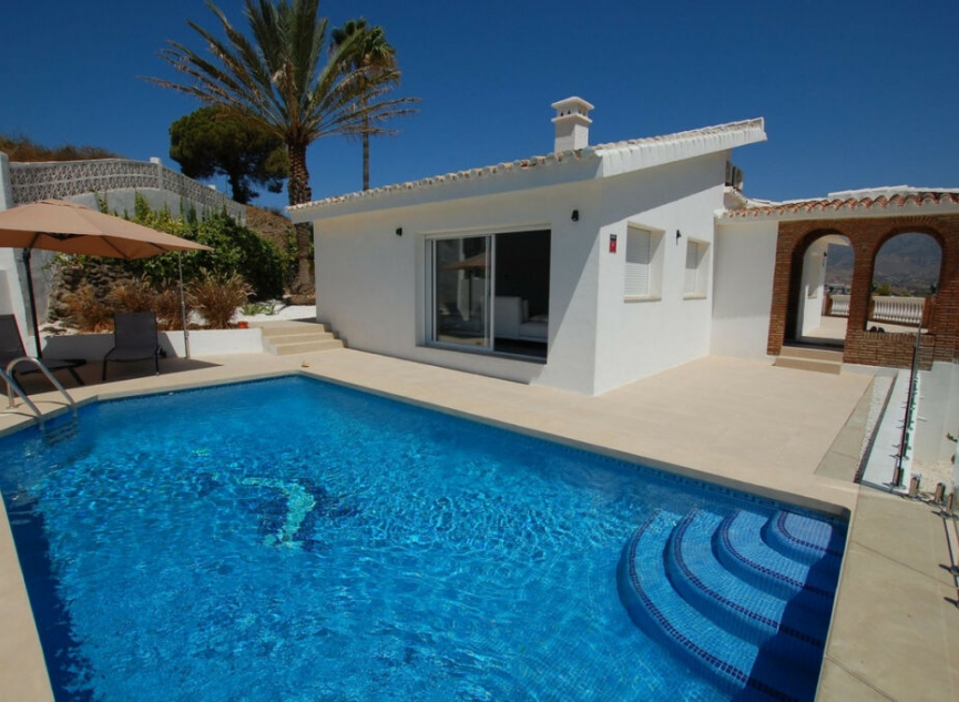 Resale - House -
Cerros del Aguila