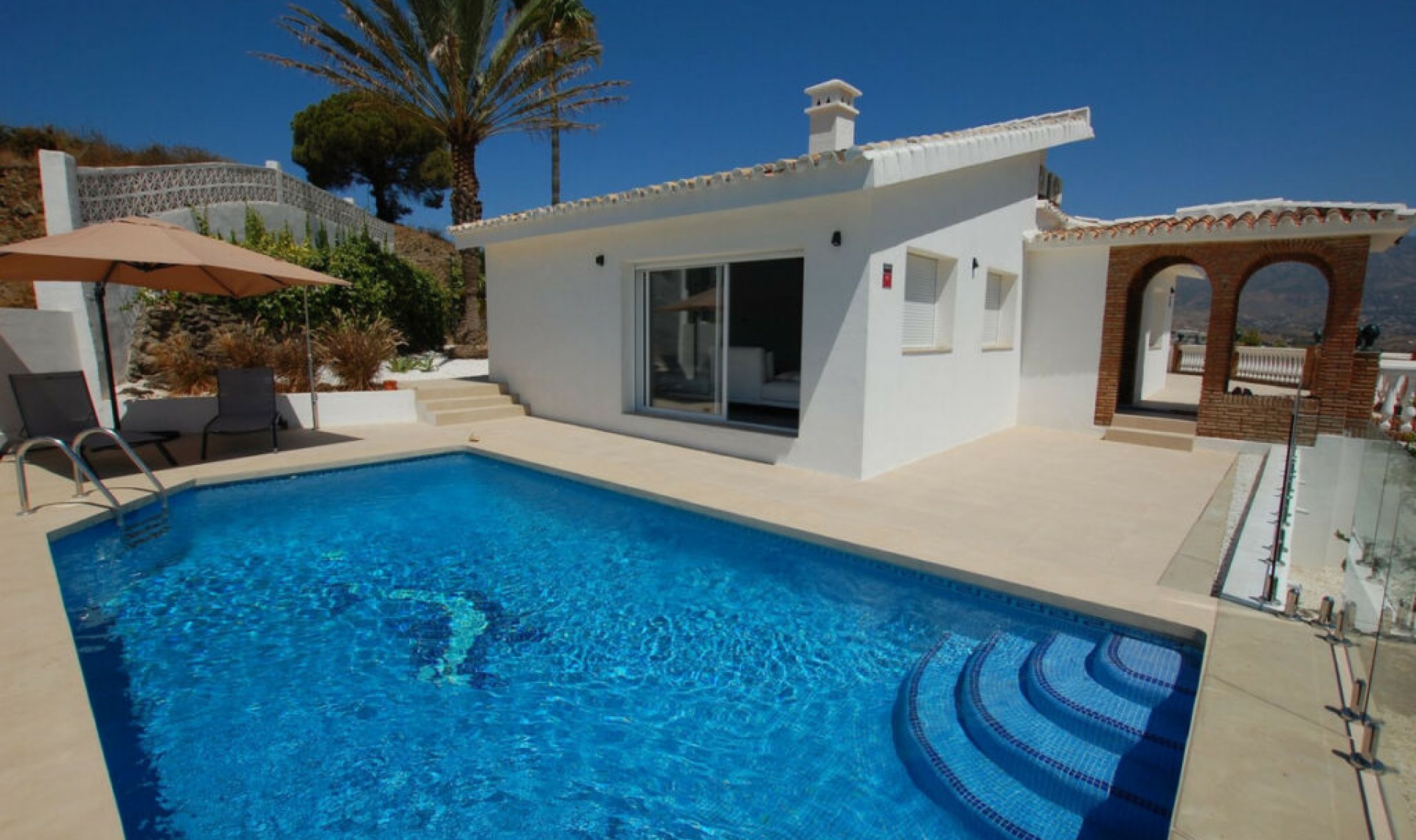 Resale - House -
Cerros del Aguila