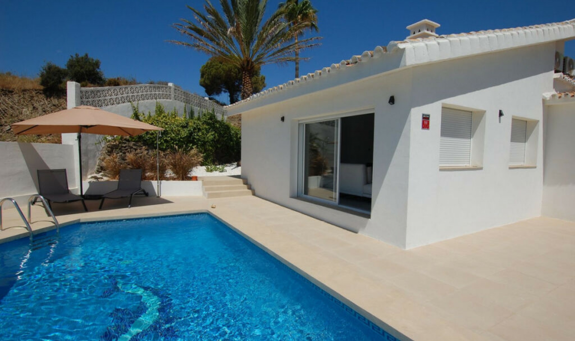 Resale - House -
Cerros del Aguila