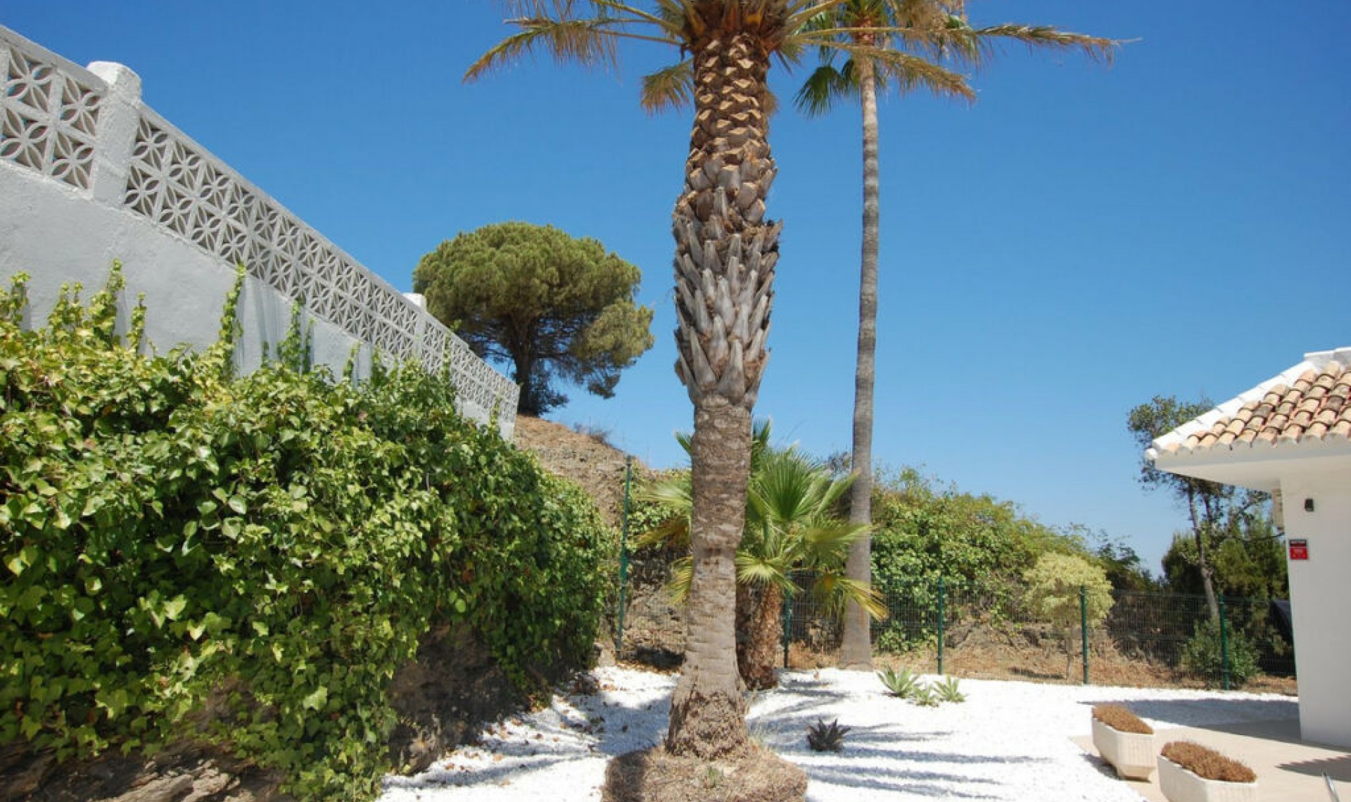 Resale - House -
Cerros del Aguila