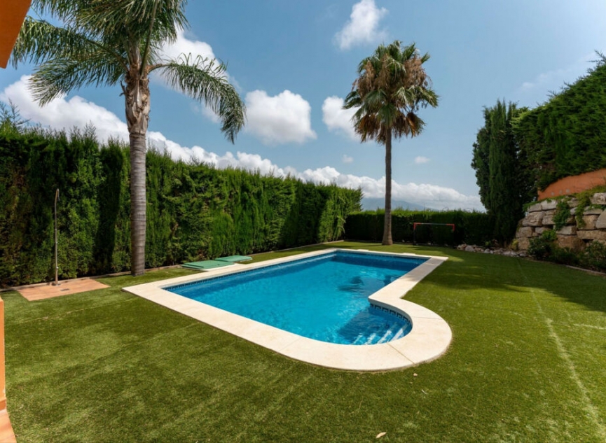 Resale - House -
Cerros del Aguila