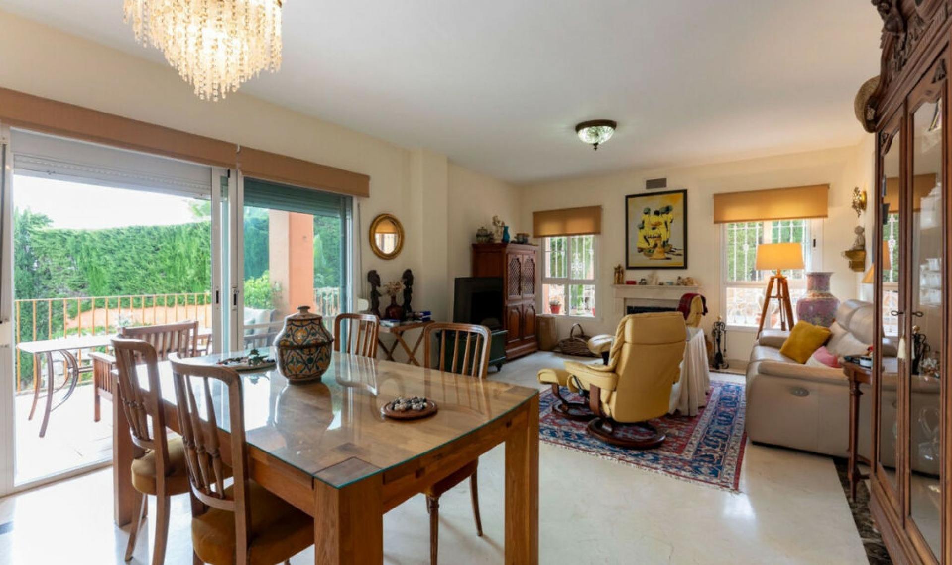 Resale - House -
Cerros del Aguila