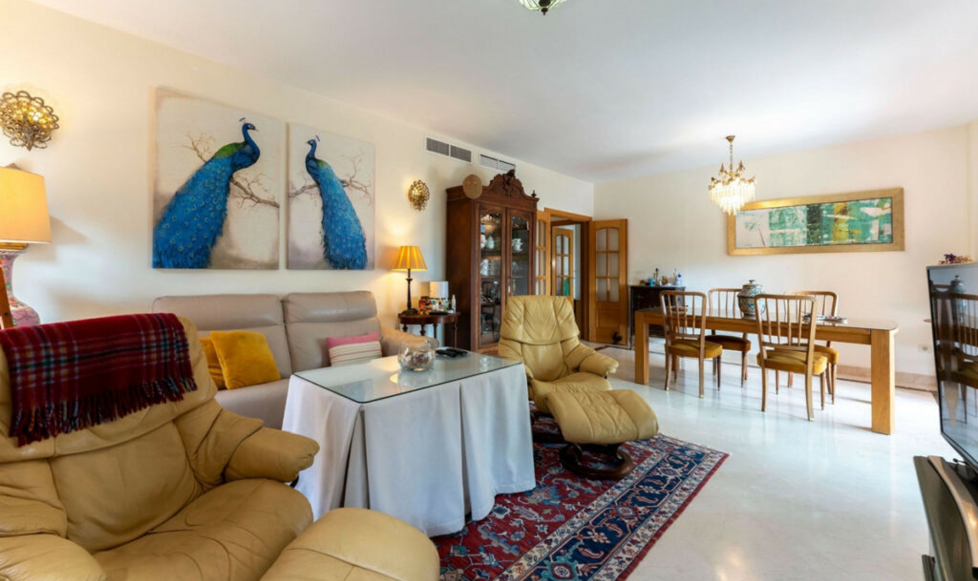 Resale - House -
Cerros del Aguila