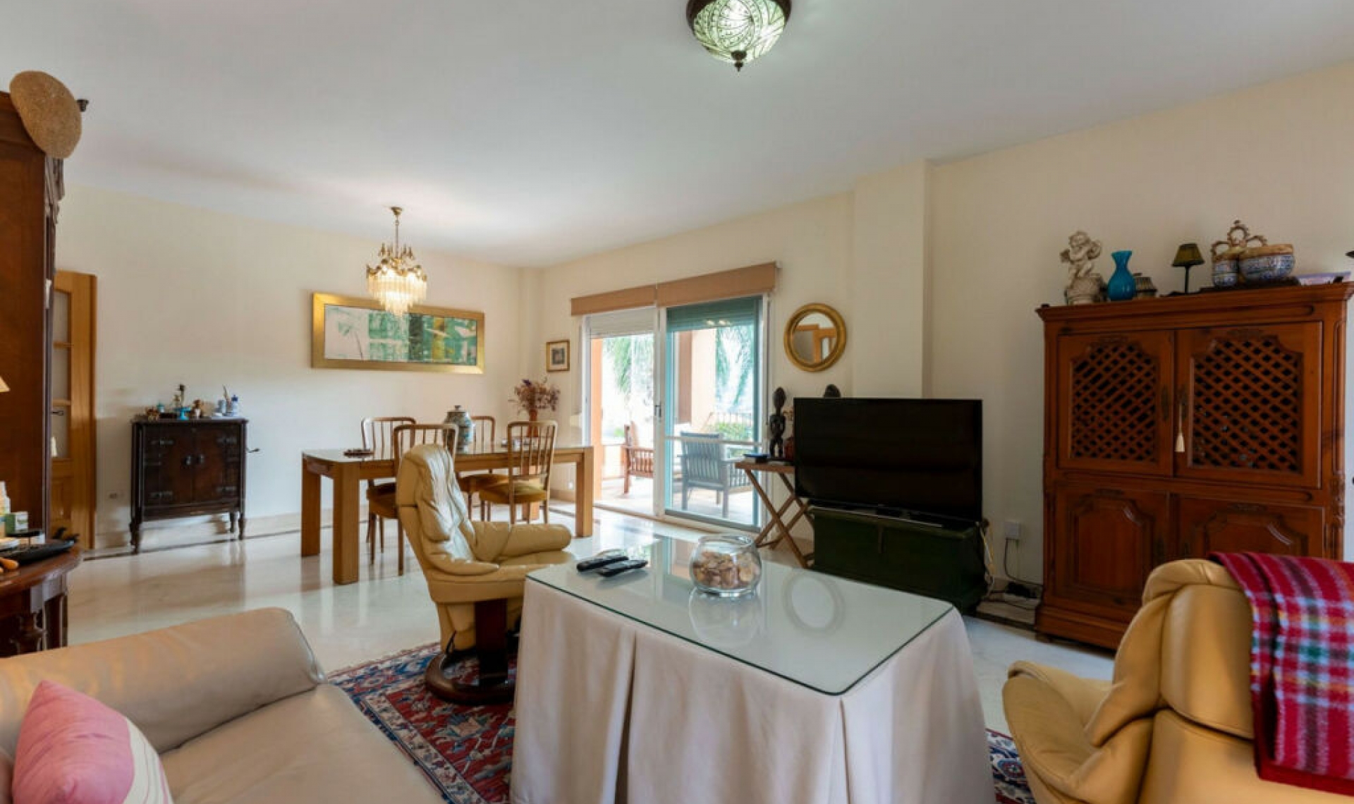 Resale - House -
Cerros del Aguila