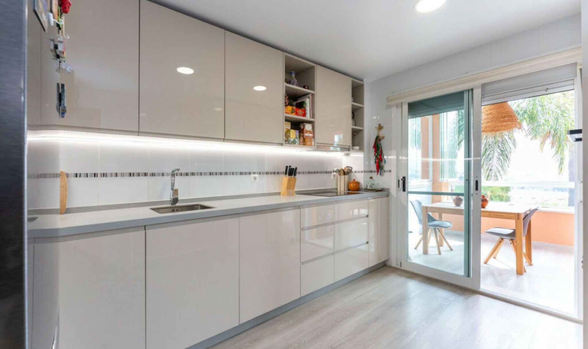 Resale - House -
Cerros del Aguila