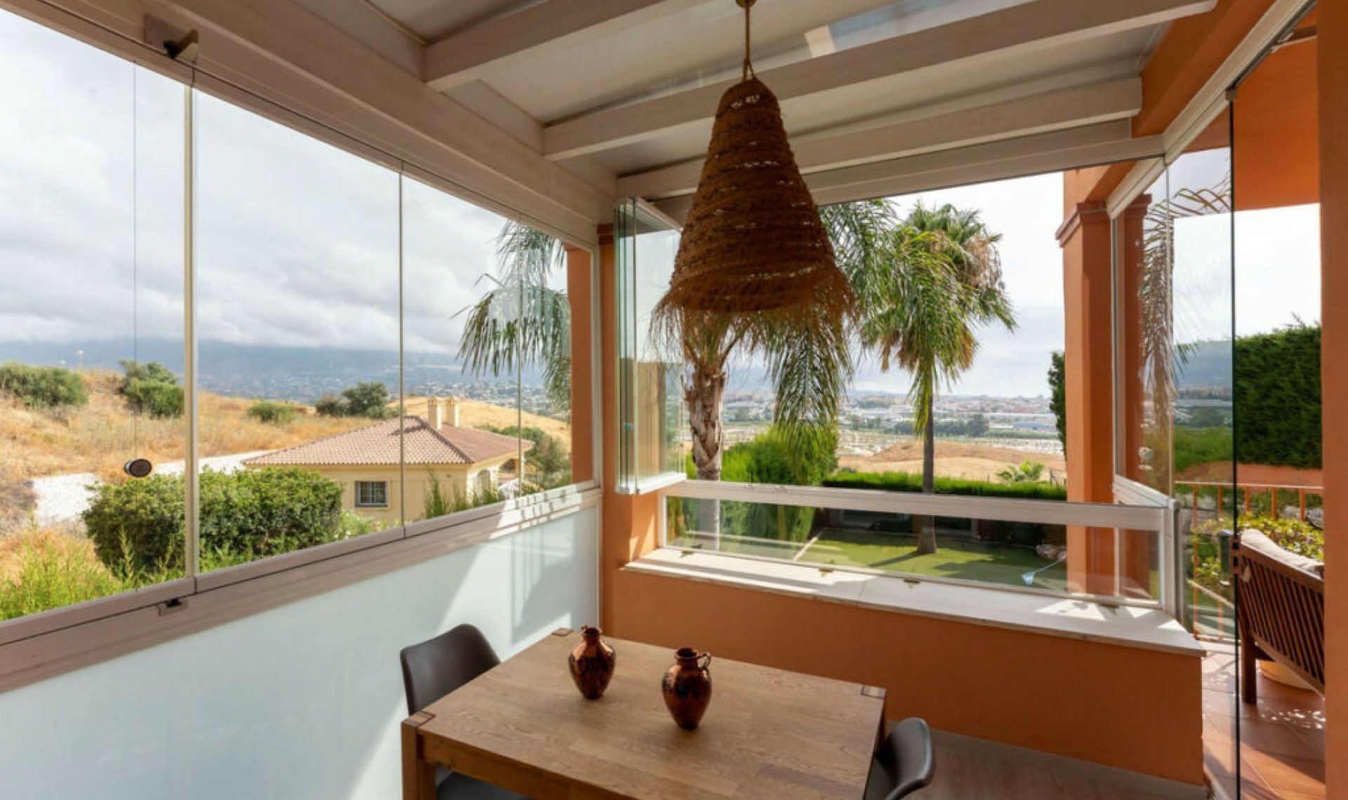 Resale - House -
Cerros del Aguila