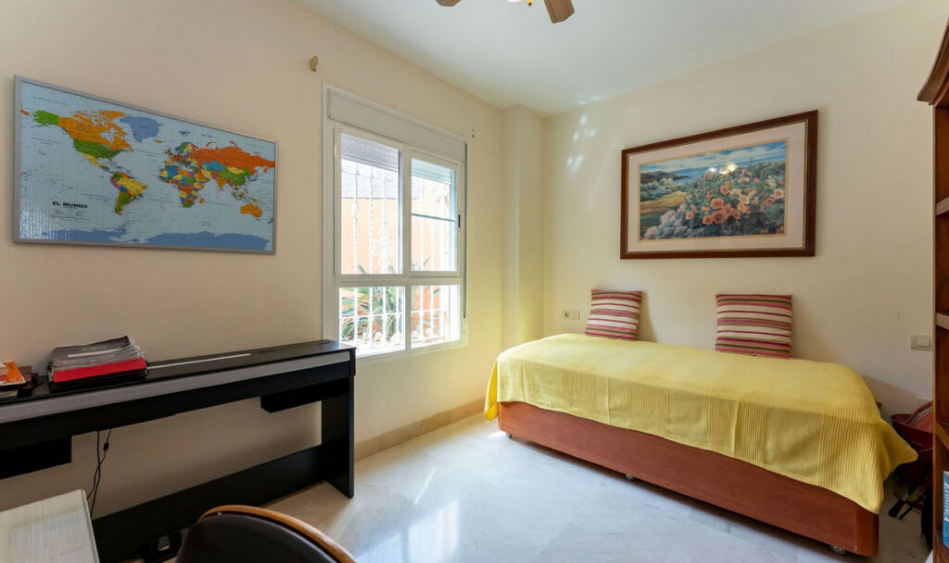 Resale - House -
Cerros del Aguila