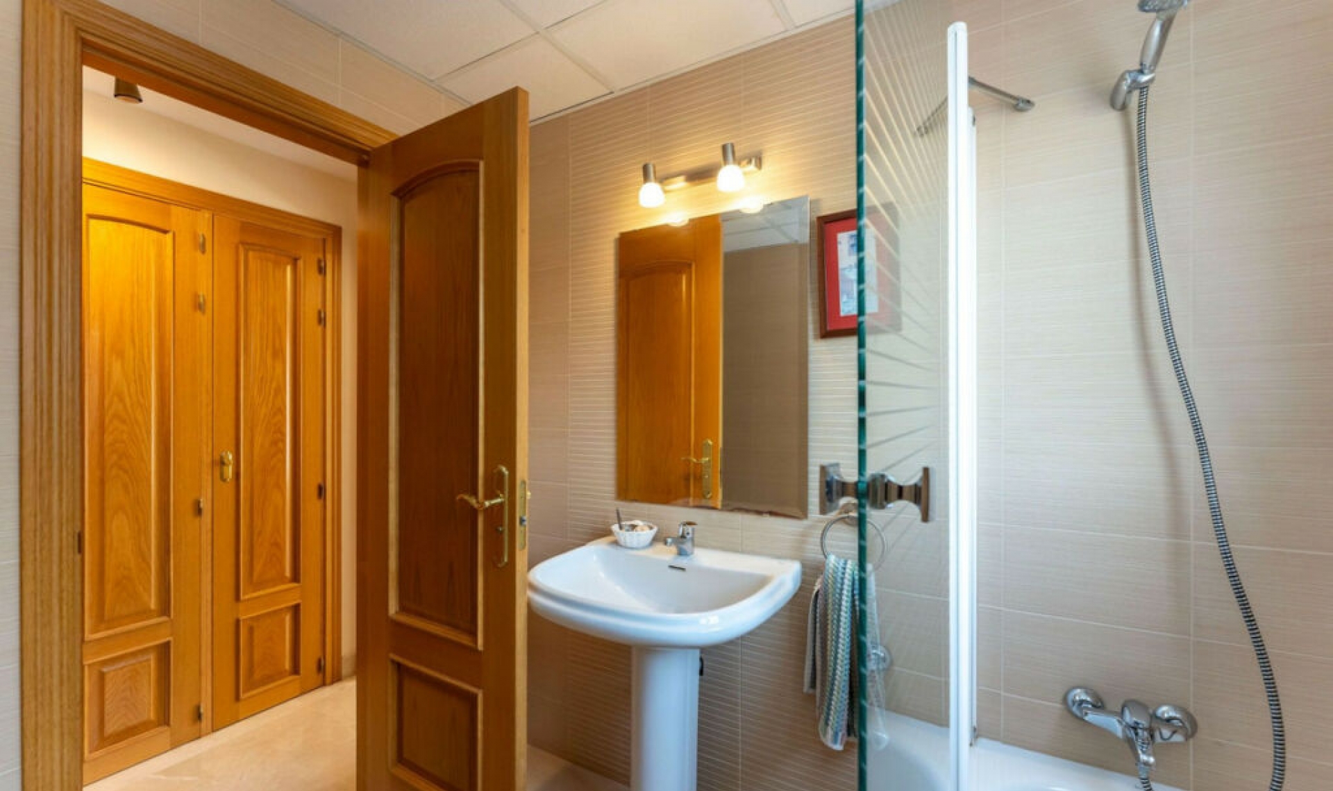 Resale - House -
Cerros del Aguila