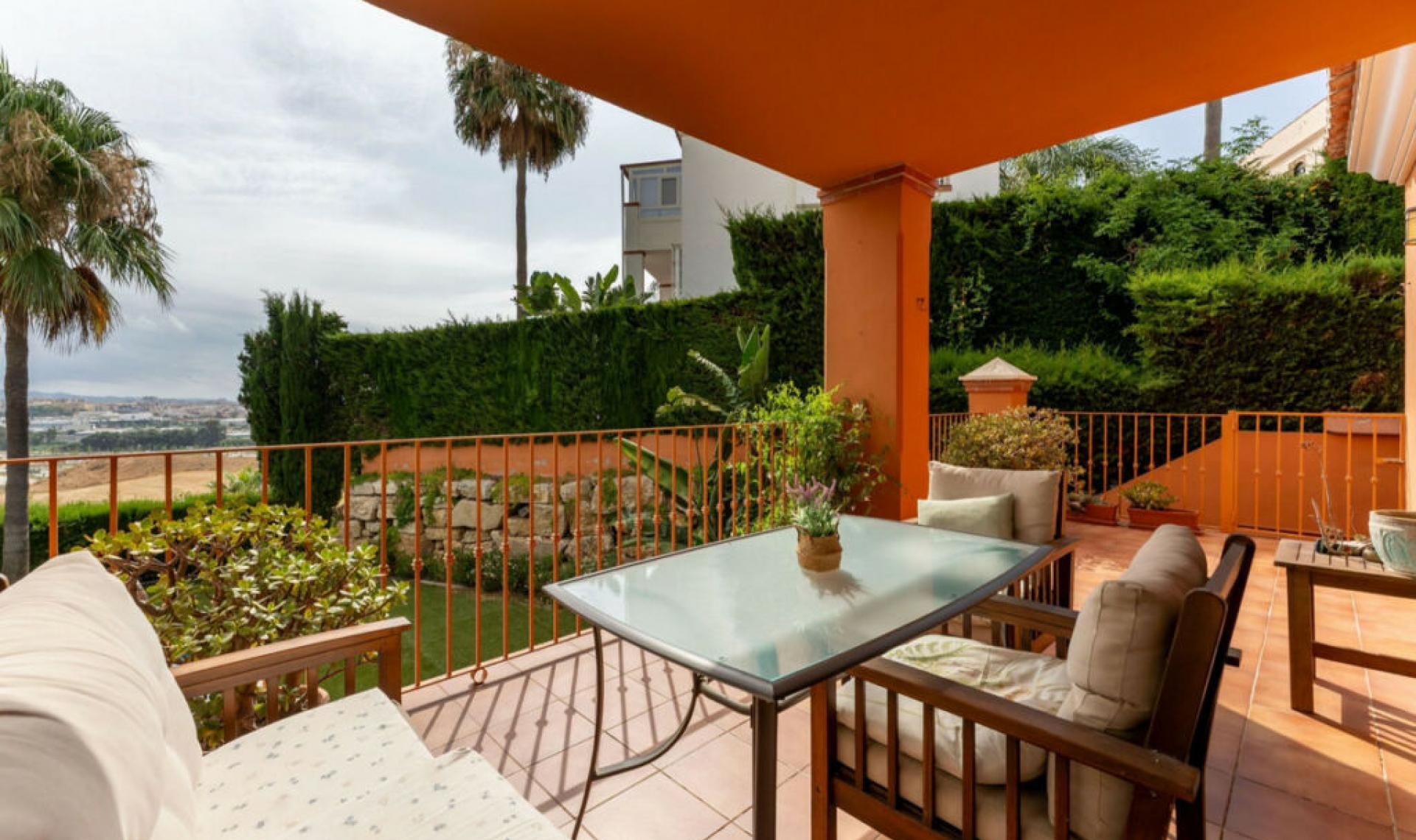 Resale - House -
Cerros del Aguila