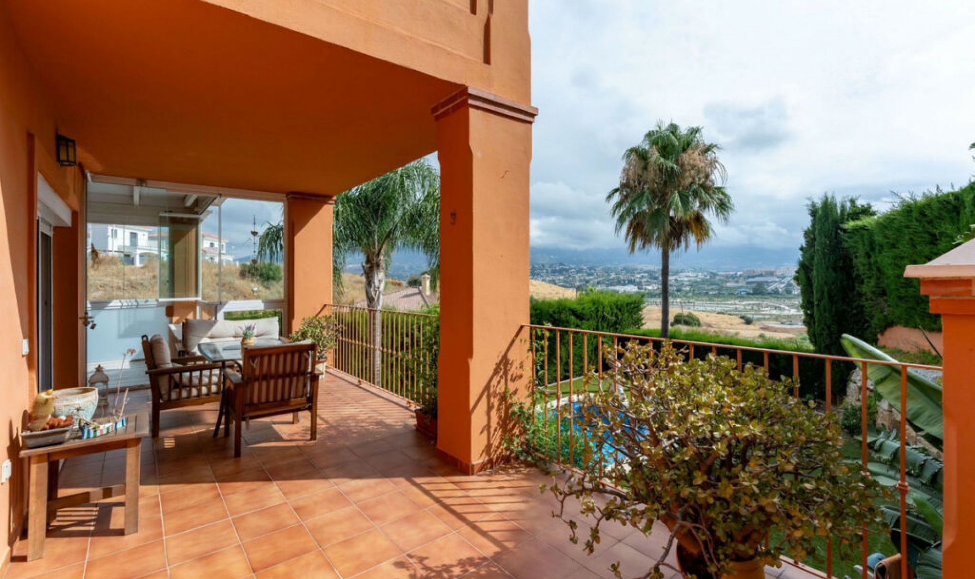 Resale - House -
Cerros del Aguila